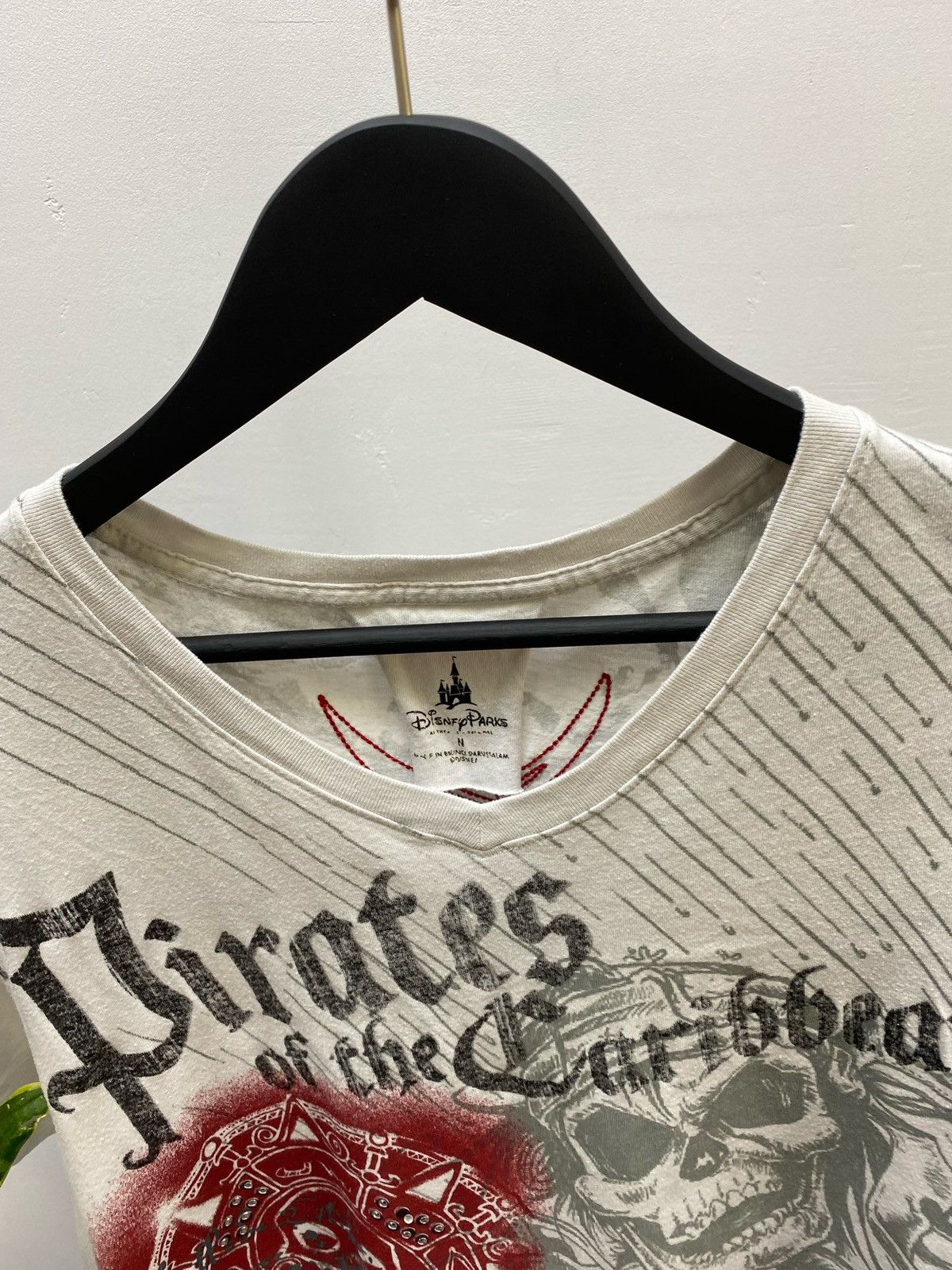 Disney × Vintage Pirates of the Caribbean t shirt Movie Disney Rare Vintage Size US M / EU 48-50 / 2 - 17 Thumbnail
