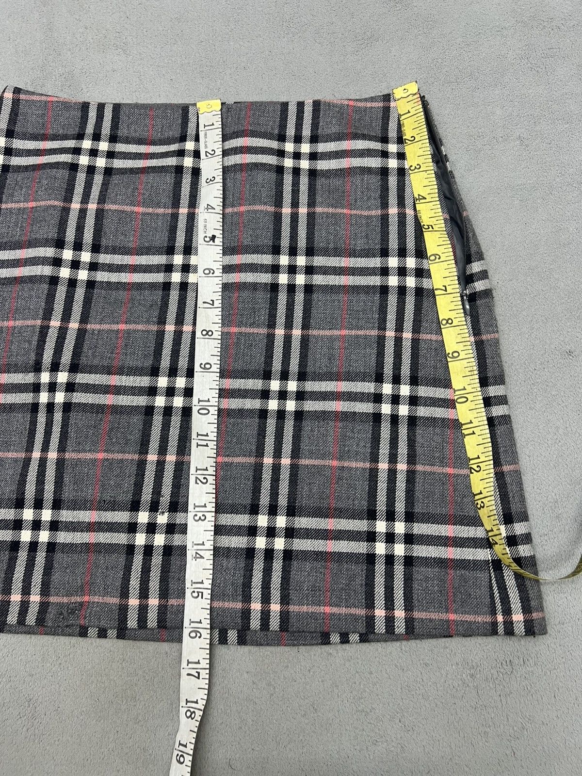 Burberry BURBERRY NOVA CHECK MINI SKIRT WOOL Size 26" / US 2 / IT 38 - 11 Thumbnail