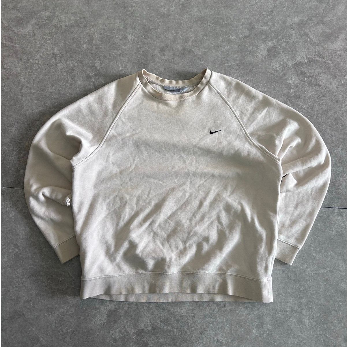 Nike 2000s Vintage Nike Cream Crewneck Size L Size US L / EU 52-54 / 3 - 1 Thumbnail