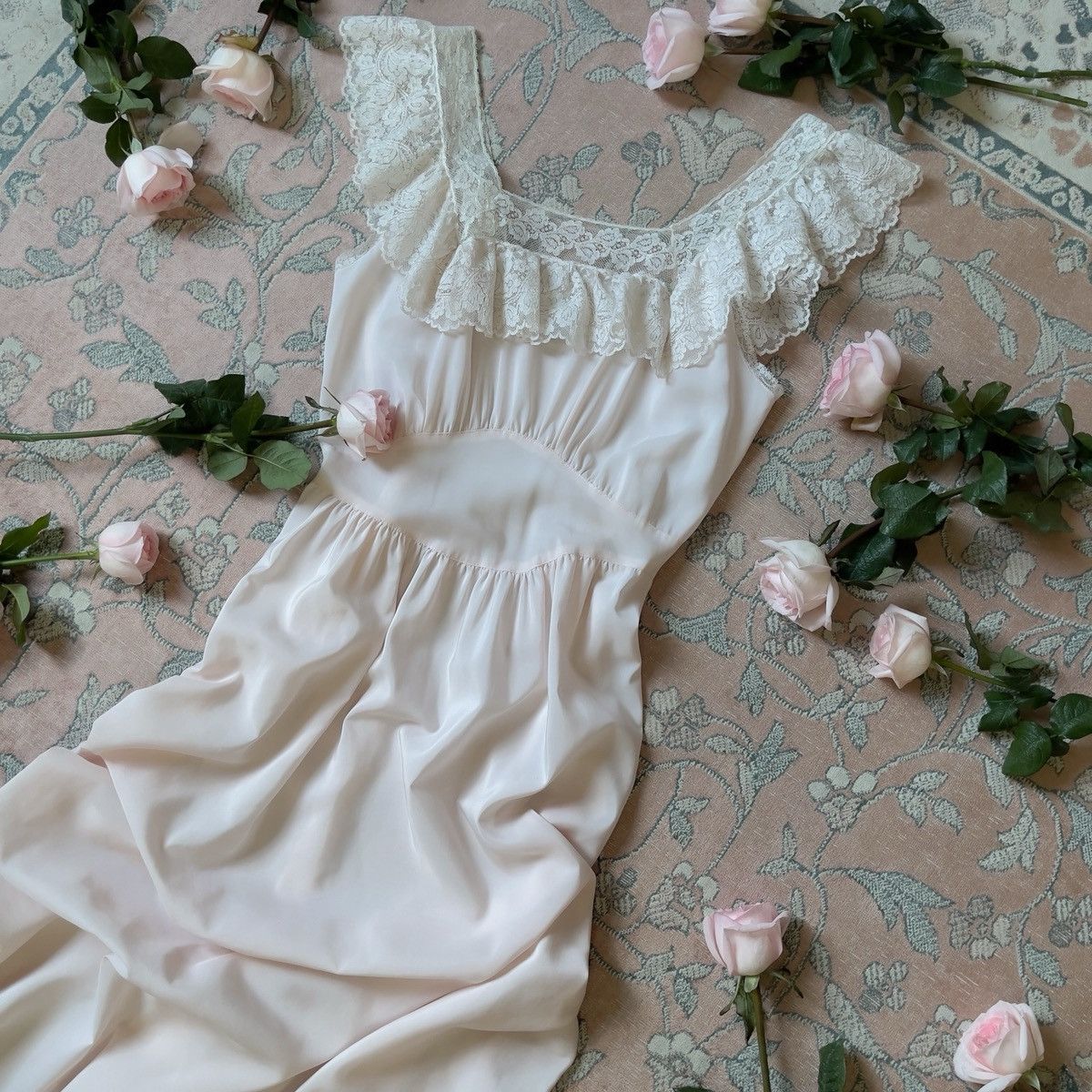 Vintage Vintage 1970s Pale Pink Ruffle Lace Nightgown (M) Size M / US 6-8 / IT 42-44 - 12 Thumbnail