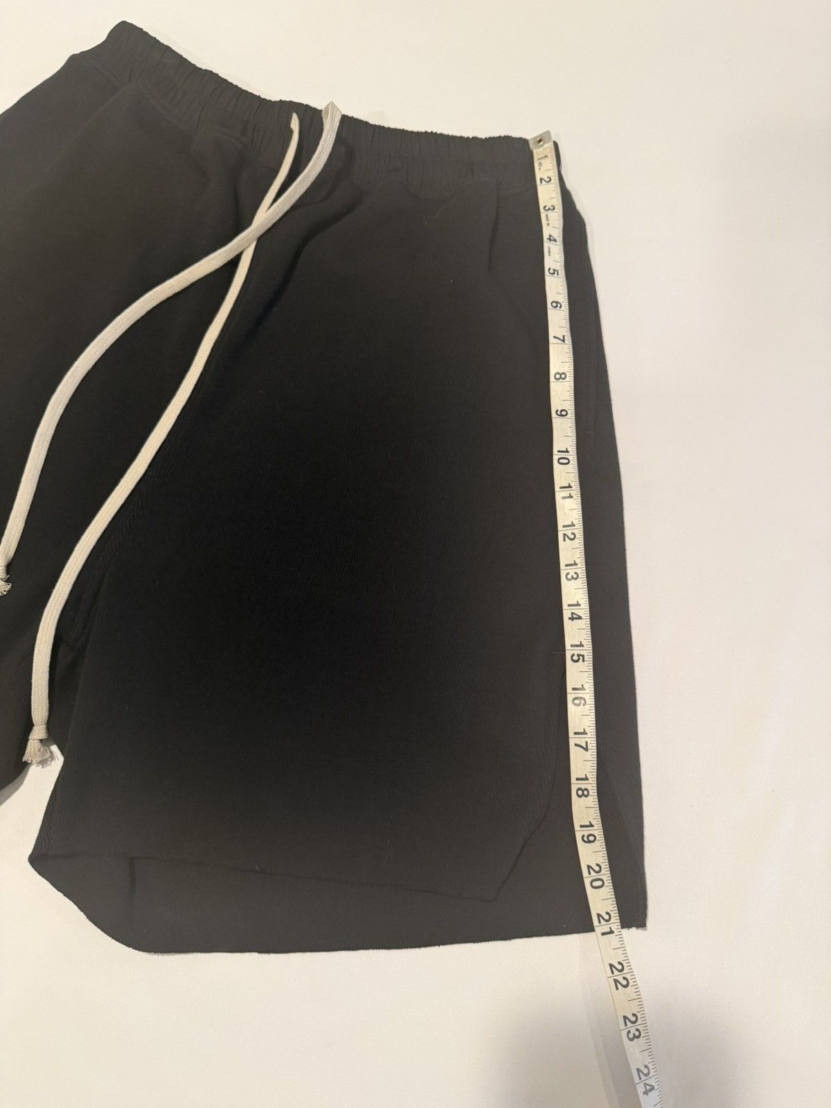 Rick Owens Rick owens mens shorts. 48/M. $790 Size US 32 / EU 48 - 3 Thumbnail