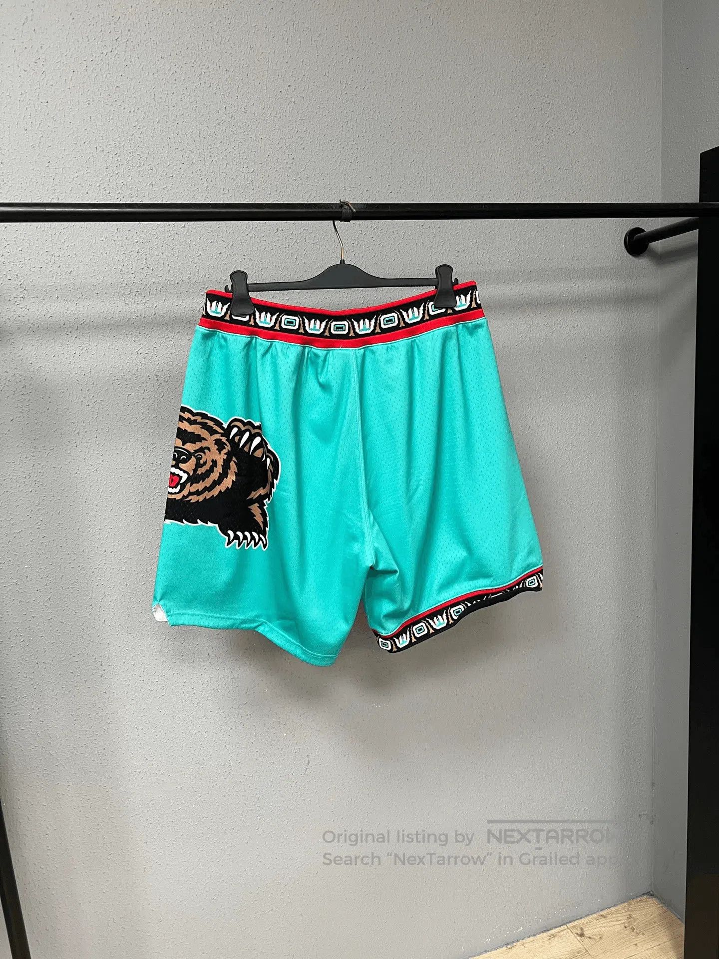 Mitchell & Ness Mitchell & Ness Basketball Shorts. Size US 32 / EU 48 - 2 Thumbnail