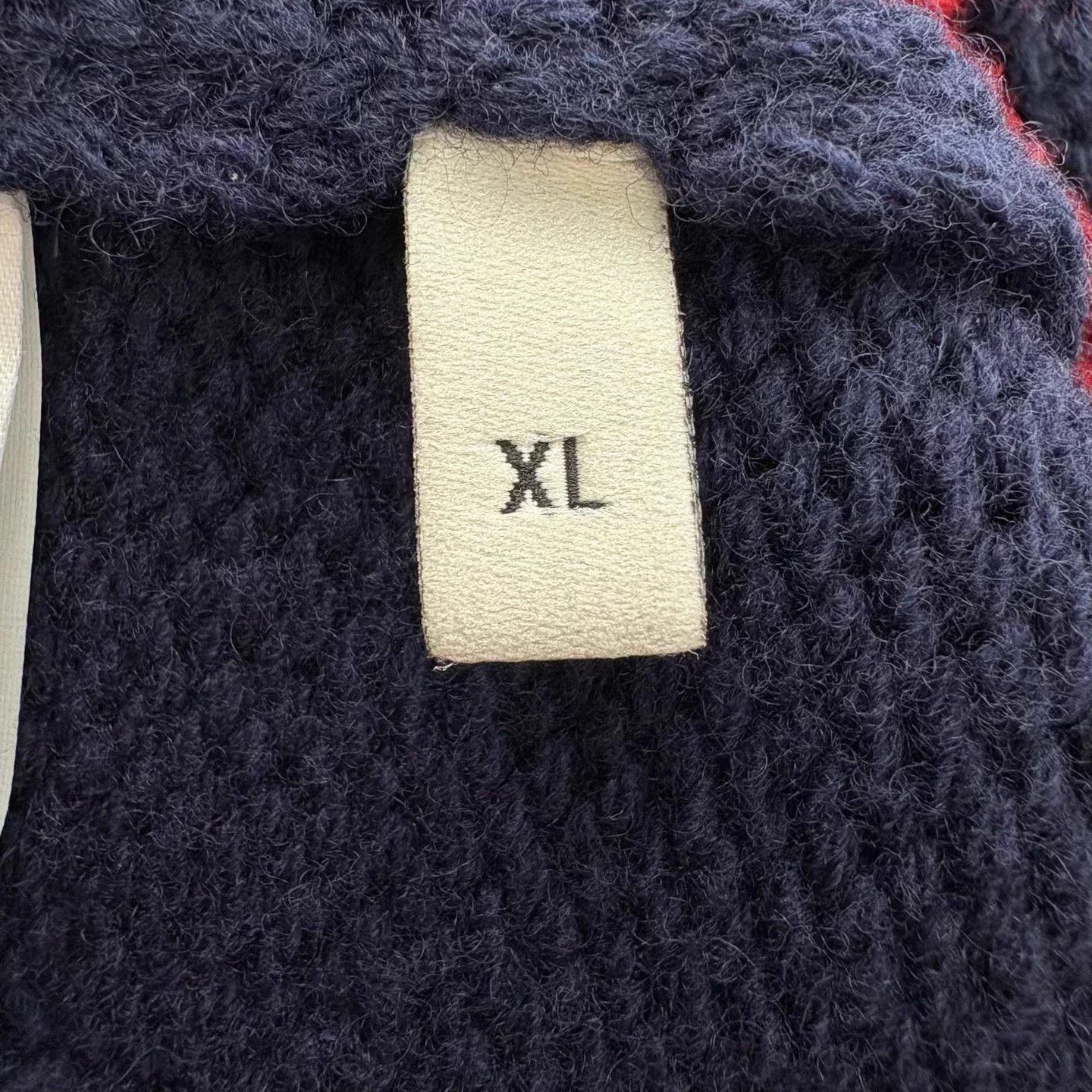 Gucci Gucci V-neck wool pearl button knit cardigan bee logo Size XL / US 12-14 / IT 48-50 - 5 Thumbnail