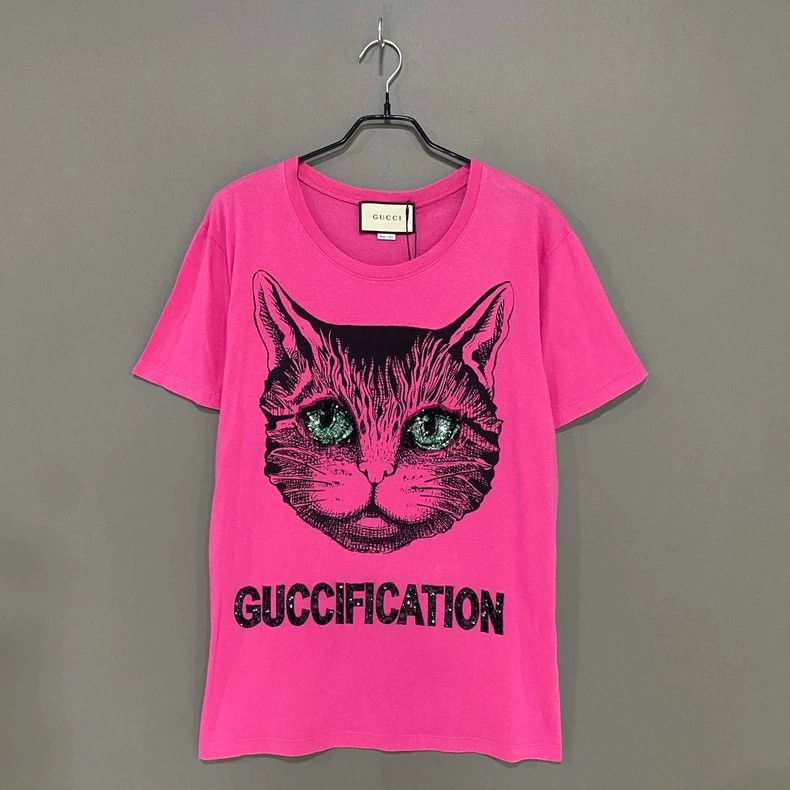 GUCCI 猫顔プリント 半袖Tシャツ ピンク Gucci Pink Short Sleeve Cat T-Shirt by Gucci- DMC | Grailed