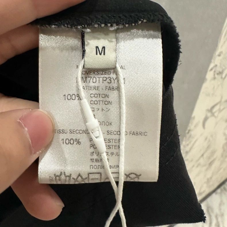 Givenchy Givenchy Torn hole slogan logo short sleeve Size US M / EU 48-50 / 2 - 5 Thumbnail