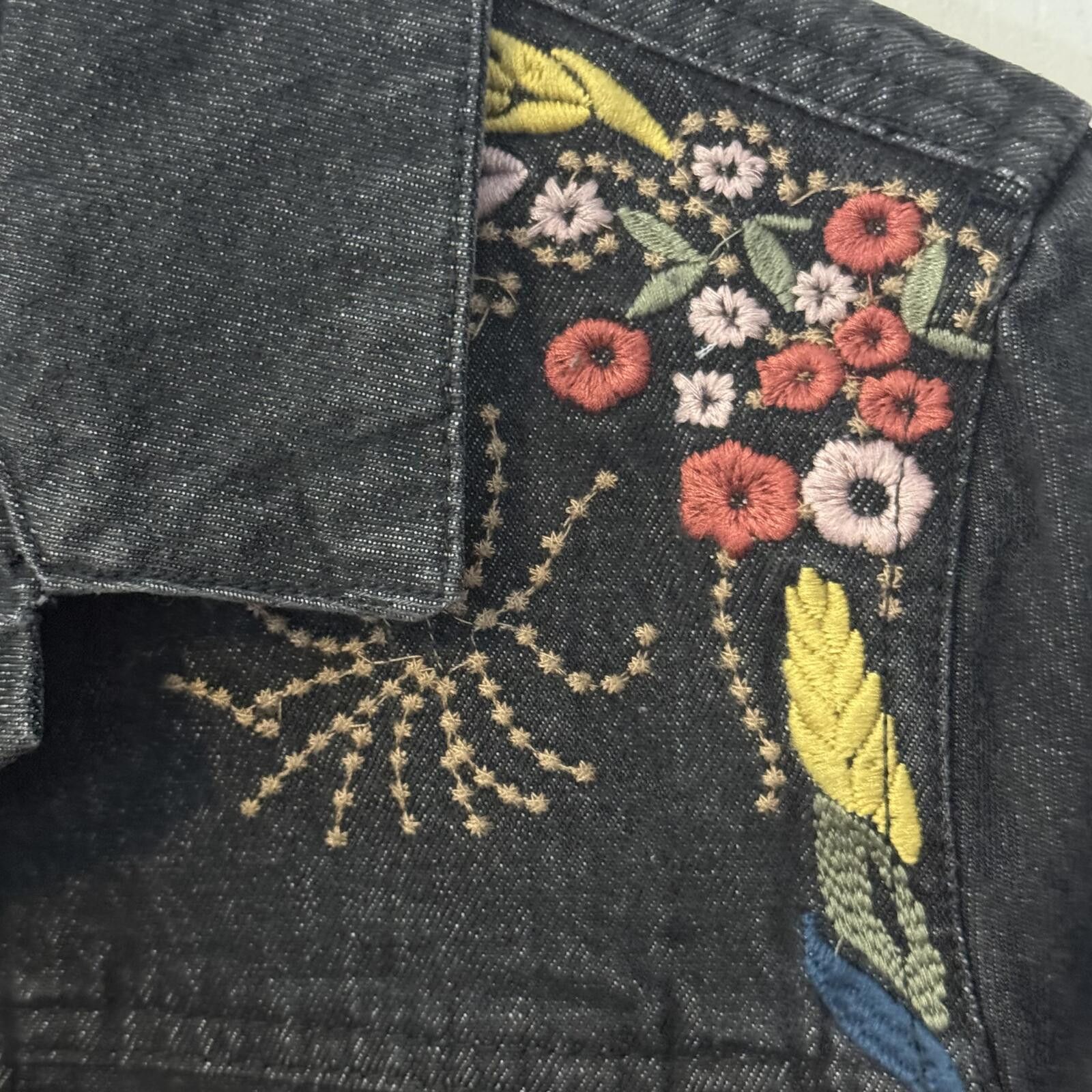 Mossimo Miami Black Denim Jacket with Embroidered Floral Design Size M / US 6-8 / IT 42-44 - 4 Thumbnail
