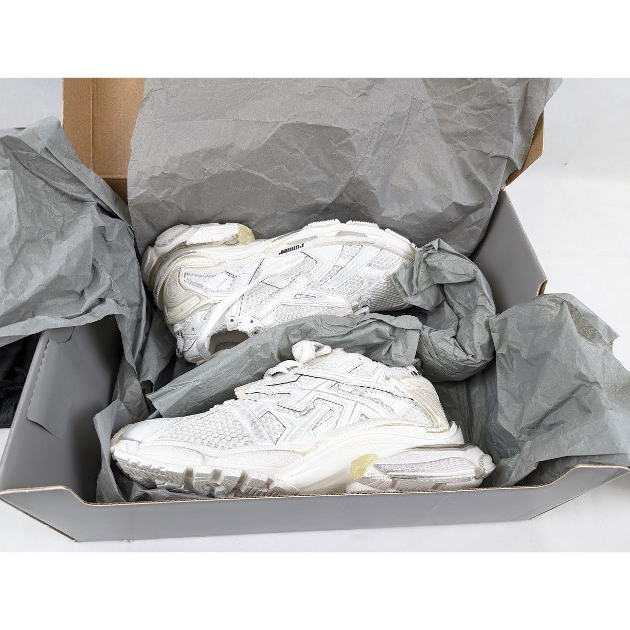 Balenciaga o1rshd1 Monocolor Runner Sneakers in White Size US 6 / EU 39 - 20 Thumbnail