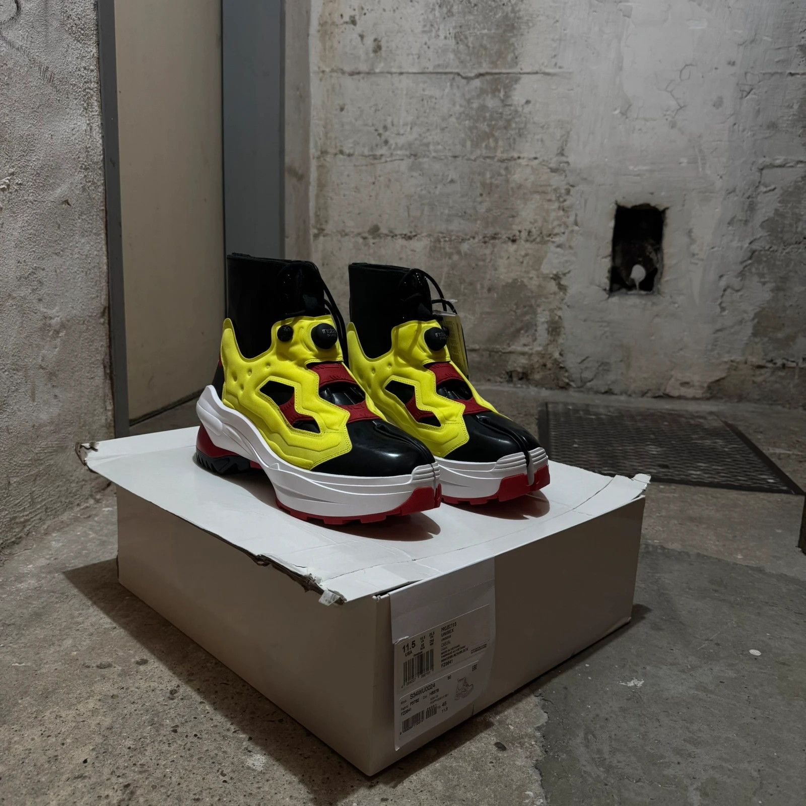 Maison Margiela × Reebok Maison Margiela x reebok tabi high sneakers boots Size US 11.5 / EU 44-45 - 1 Thumbnail