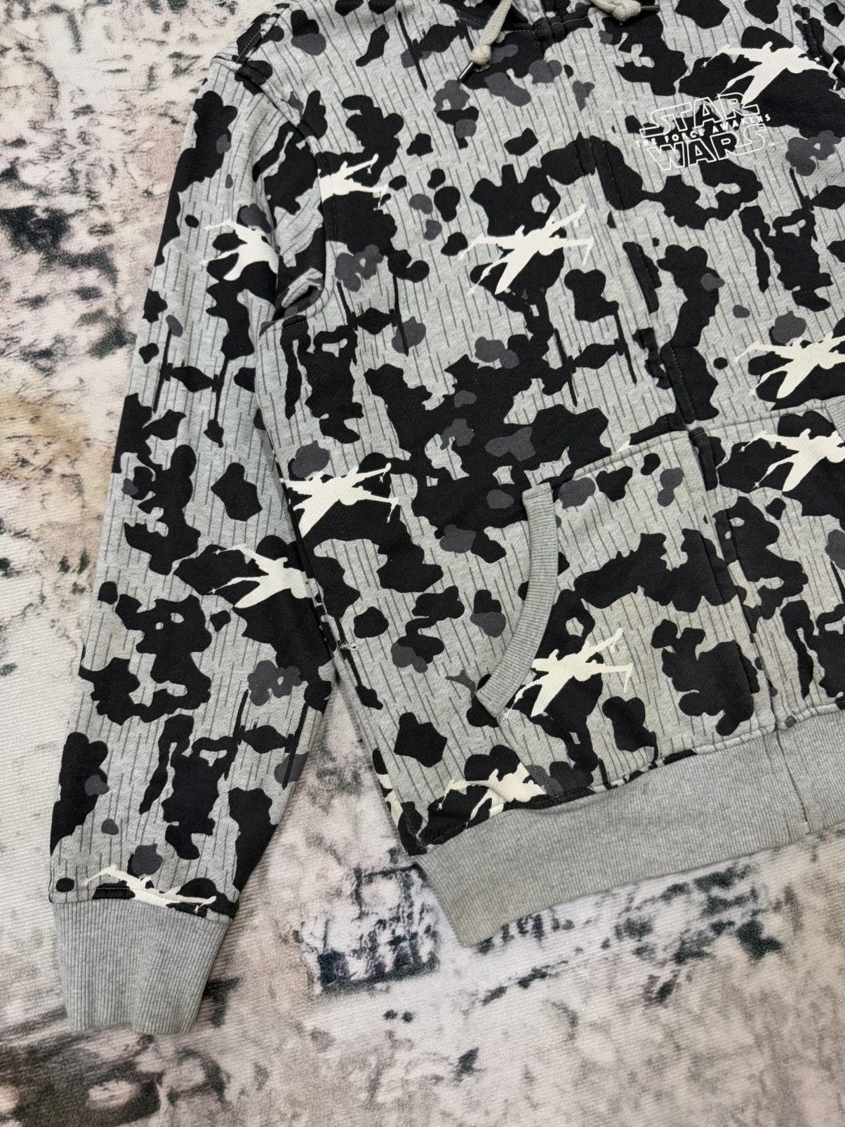Star Wars × Uniqlo Uniqlo Star Wars The Force Awake Sheerpa ZipUp Sweater Hodie Size US M / EU 48-50 / 2 - 4 Thumbnail