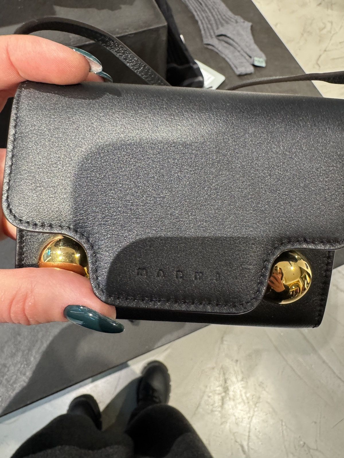 Marni Last Item Marni Logo Debossed Shoulder Strap Wallet Size ONE SIZE - 2 Thumbnail