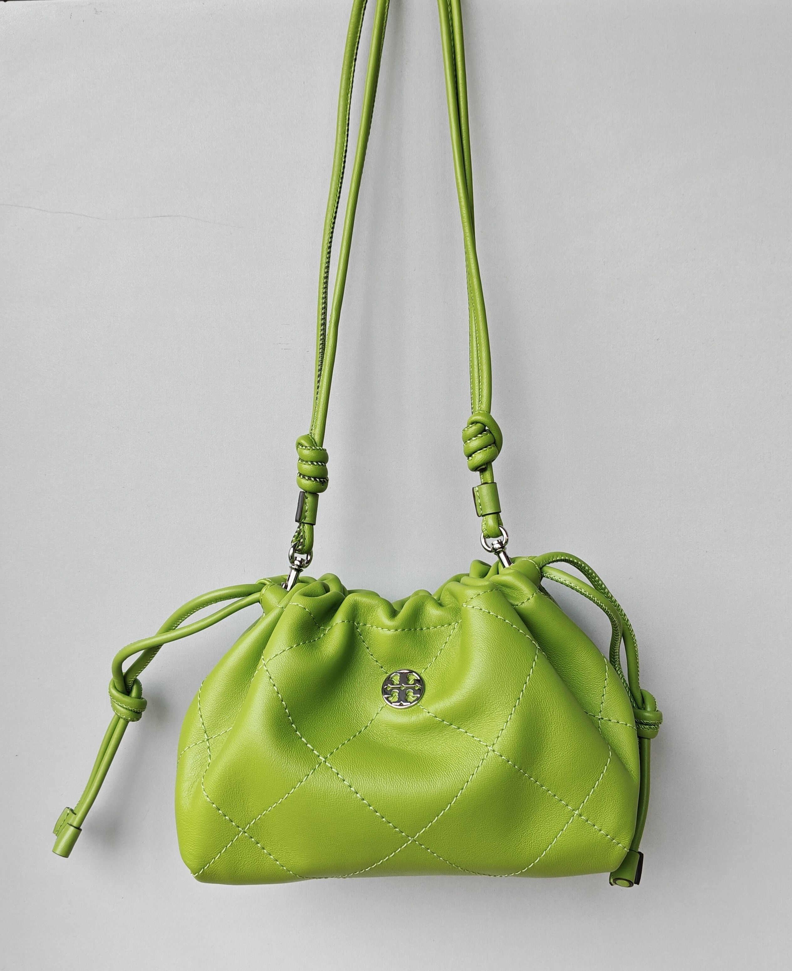 Tory Burch Willa Quilted Drawstring bag Free Shipping VATP/7157 Size ONE SIZE - 1 Thumbnail