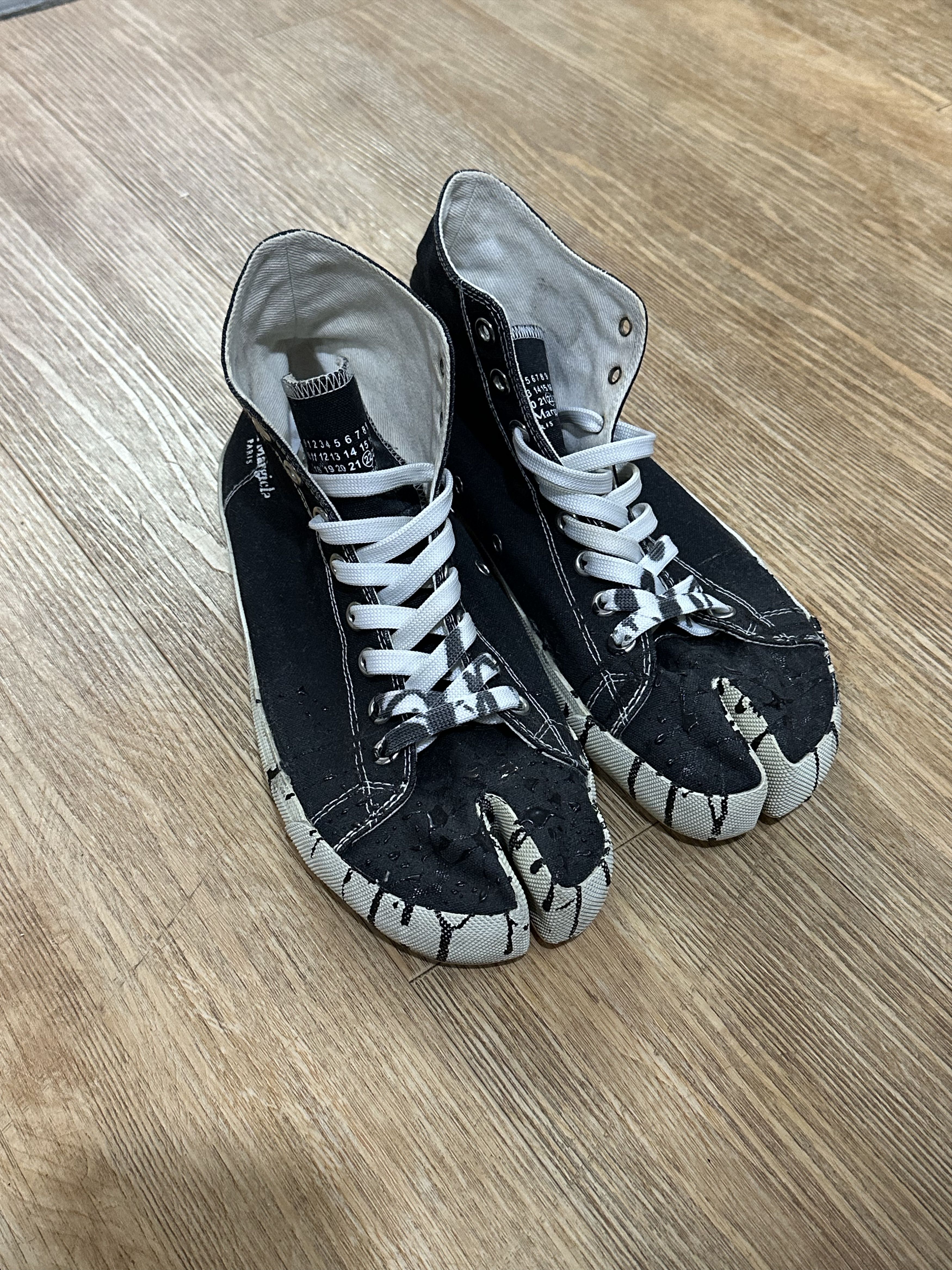 Maison Margiela Maison Margiela Painted Splatter Hi Tabi Sneaker Size US 8.5 / EU 41-42 - 1 Thumbnail