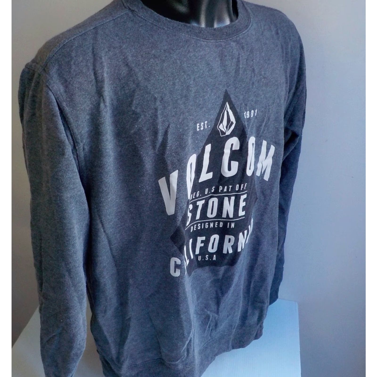 Volcom VOLCOM Crewneck Sweatshirt Gray/Black Volcom Logo on Front SZ XL Cotton Blend Mens POSH Size US XL / EU 56 / 4 - 3 Thumbnail