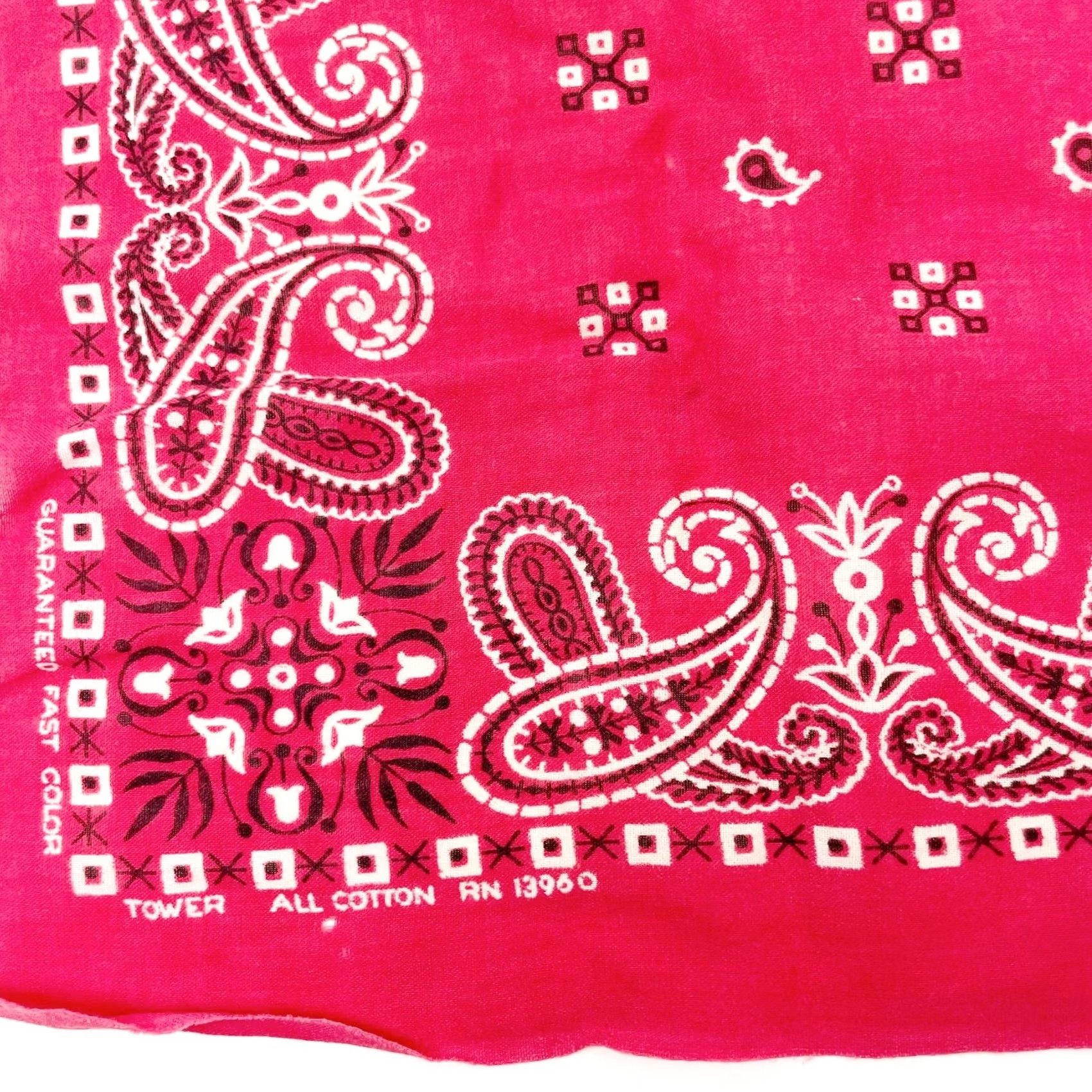 Vintage VINTAGE Tower Bandana Unisex 19" x 21" Red Paisley 100% Cotton Men Women Boys Girls Size ONE SIZE - 2 Thumbnail