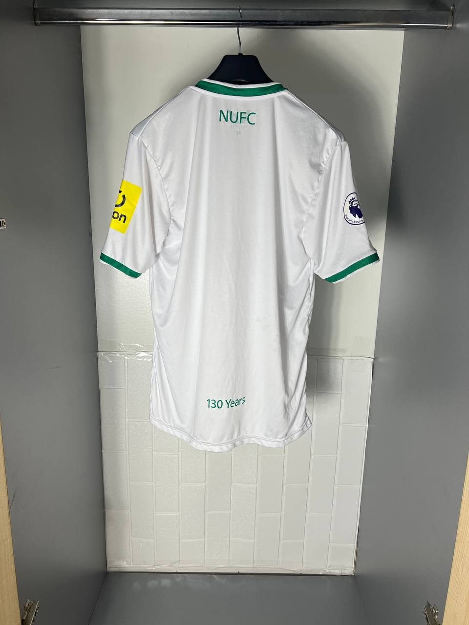 Vintage CASTORE FC NEW CASTLE UNITED ENGLAND SOCCER JERSEY Y2K Size US M / EU 48-50 / 2 - 7 Thumbnail