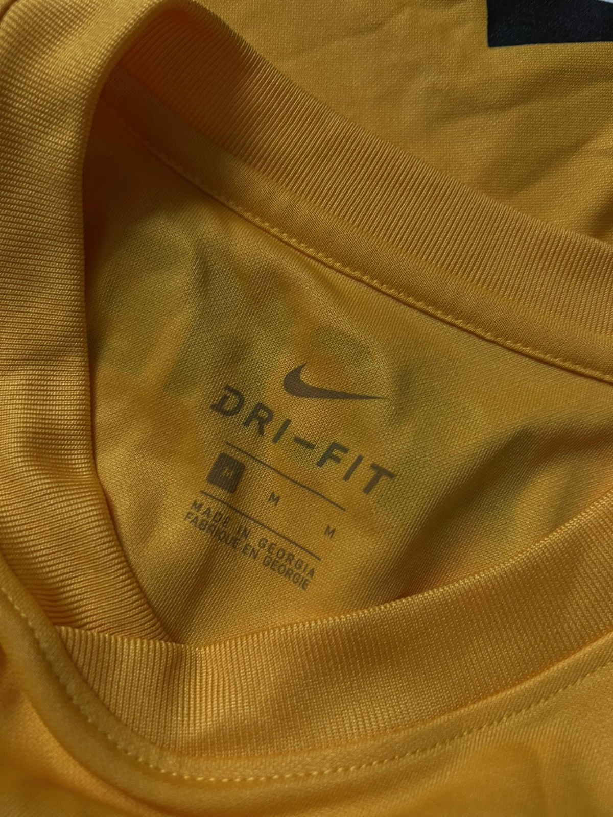 Nike Torquay United 2019-20 Nike t-shirt football jersey sz M #15 Size US M / EU 48-50 / 2 - 9 Thumbnail