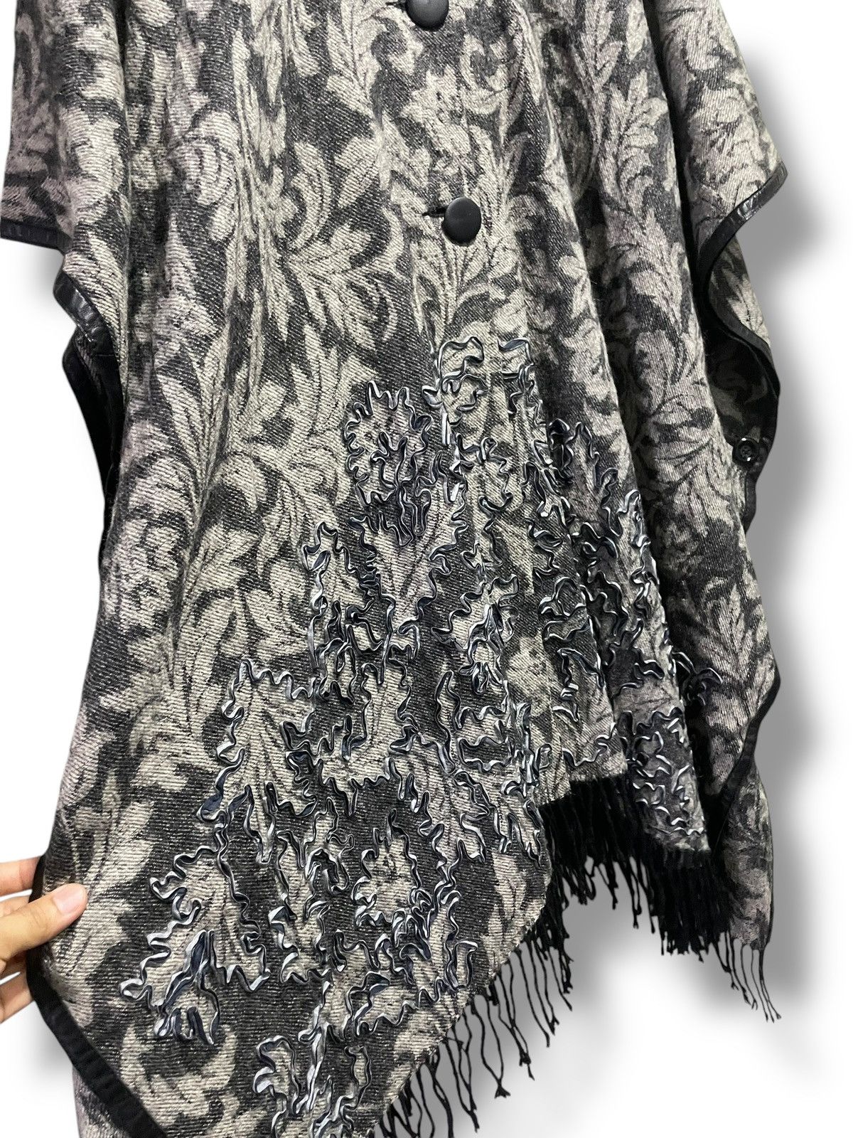 Japanese Brand × Vintage Japanese Brand Fur Shawl Printed Capes (105) Size US XXL / EU 58 / 5 - 6 Thumbnail