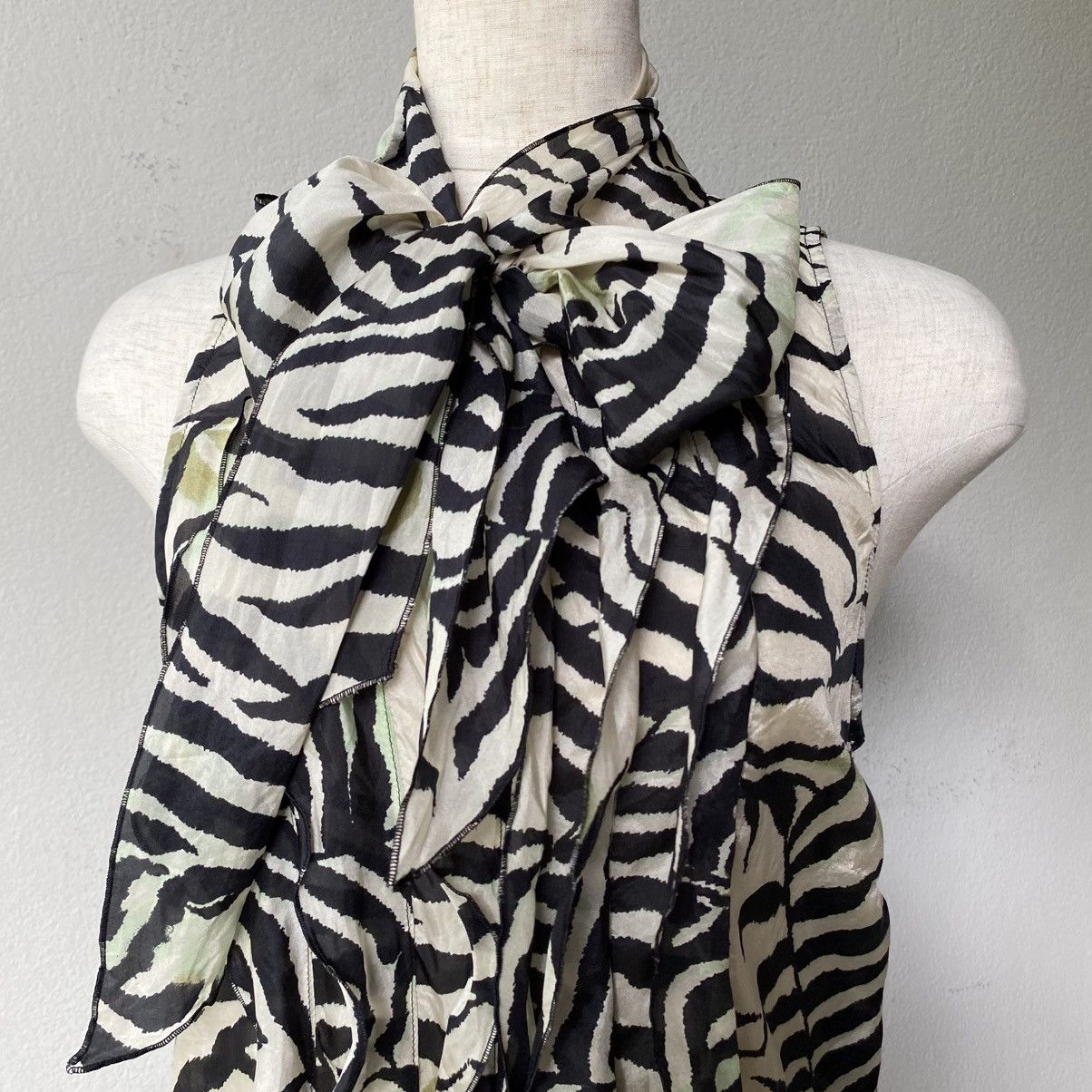 Max Mara MaxMara Zebra Print Sleeveless Bow Blouse Size M / US 6-8 / IT 42-44 - 7 Thumbnail