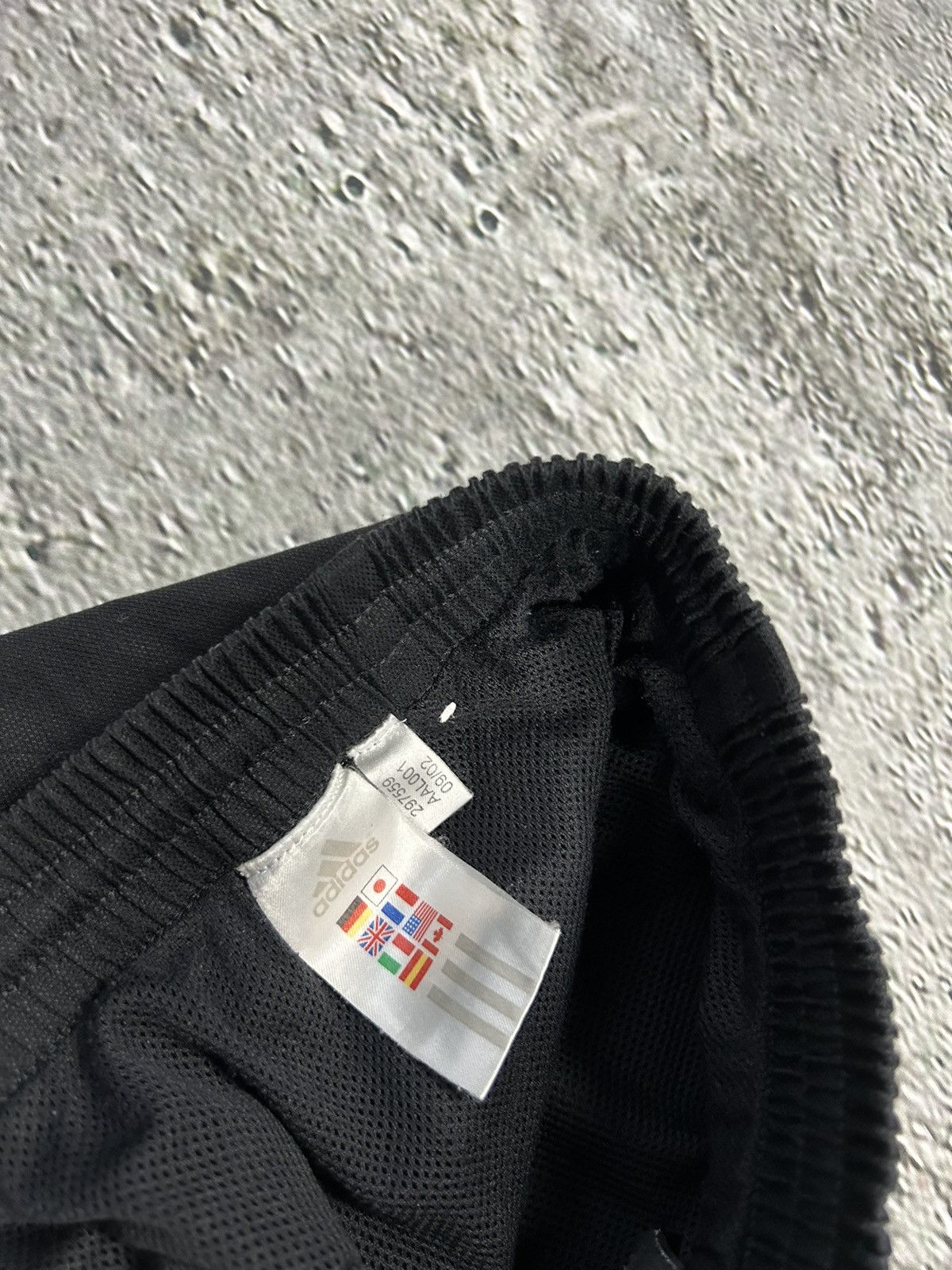 Adidas Adidas vintage black track pants small logo 2000s drill Y2K Size US 30 / EU 46 - 4 Thumbnail