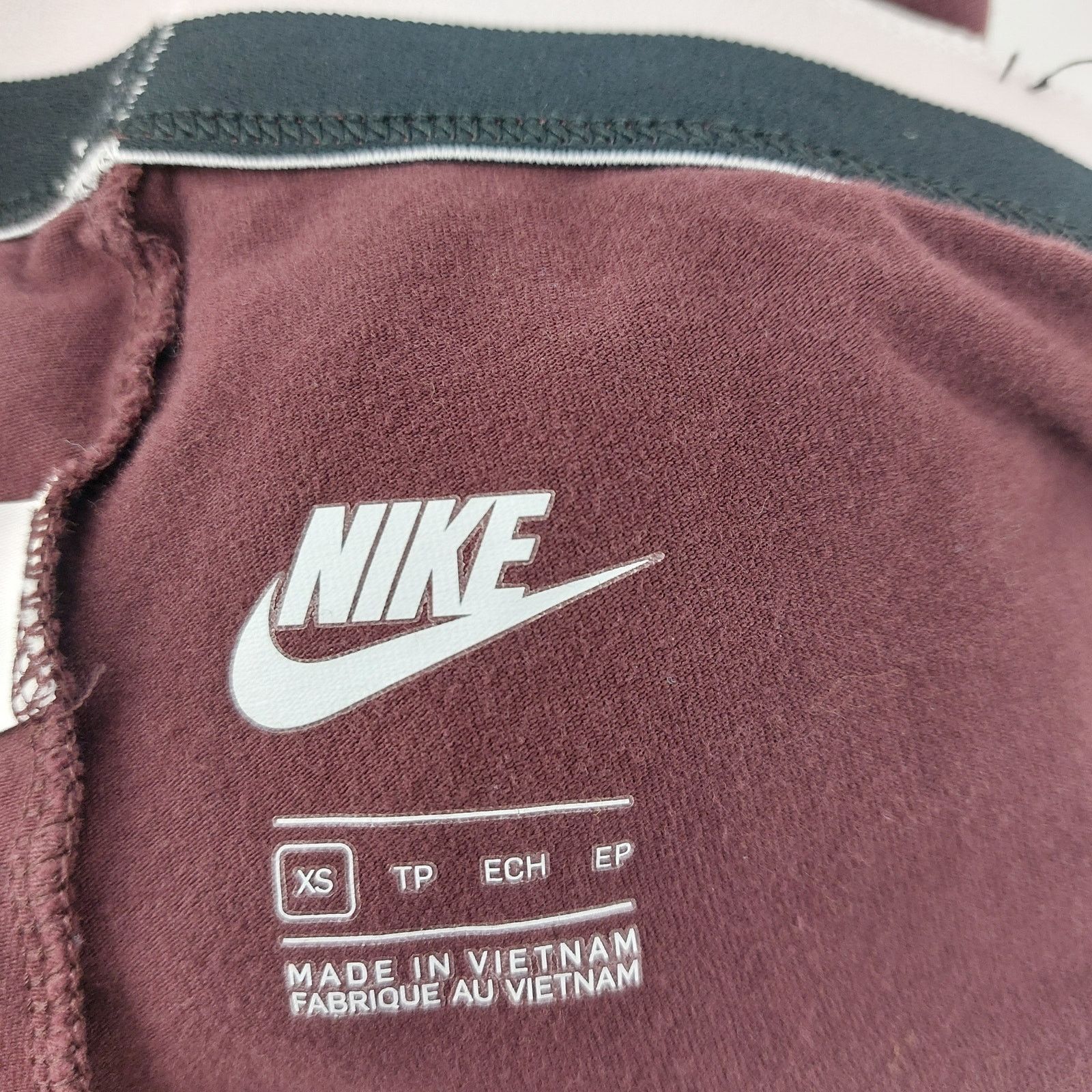Nike Nike Athletic Leggings Size XS Burgundy Red Gold Print Sport Size 22" - 10 Thumbnail