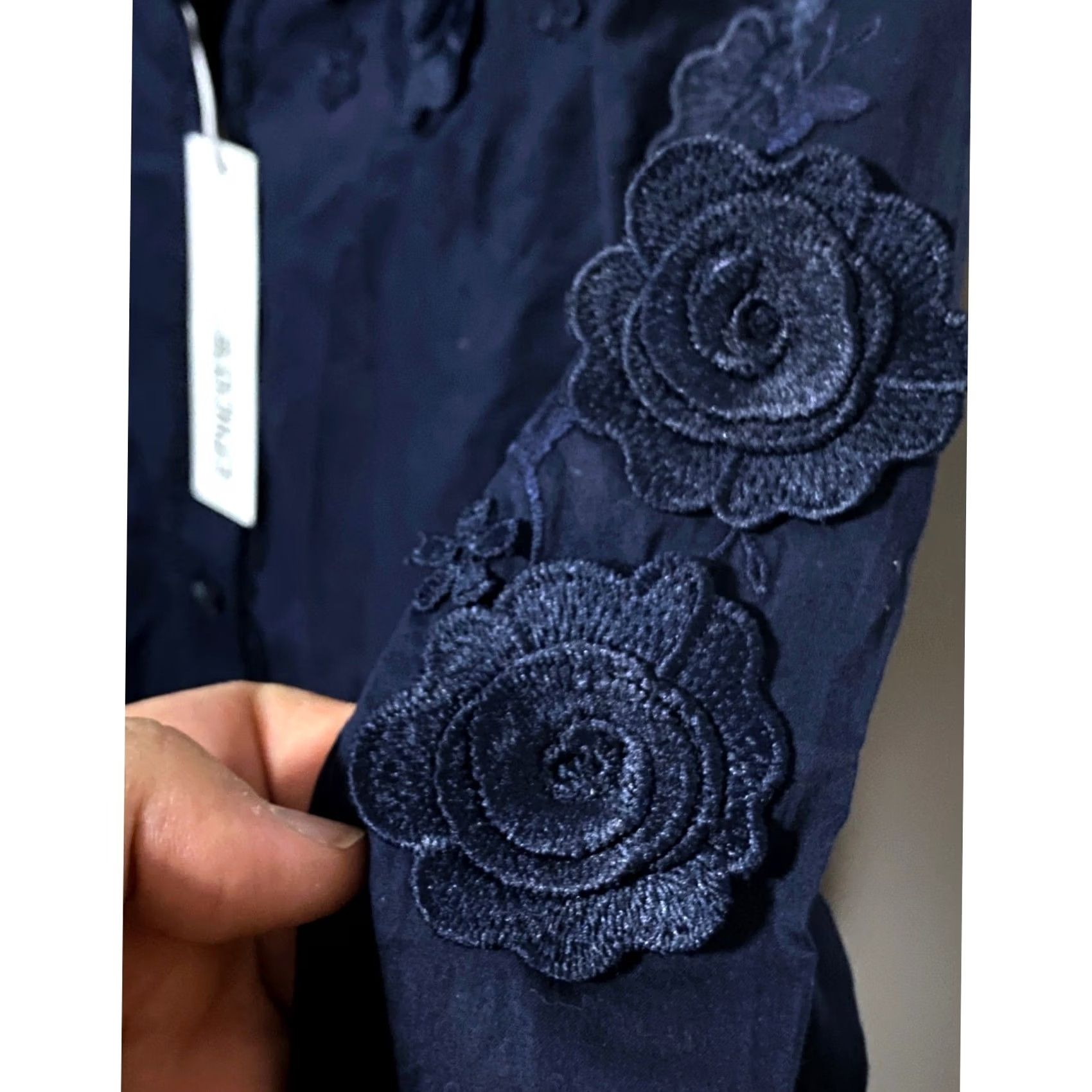 Vintage Chico's Button-Up Navy Floral Embroidered Blouse Women S Long Sleeve 100% Cotton NWT Size S US 4 Vintage? No Size S / US 4 / IT 40 - 5 Thumbnail