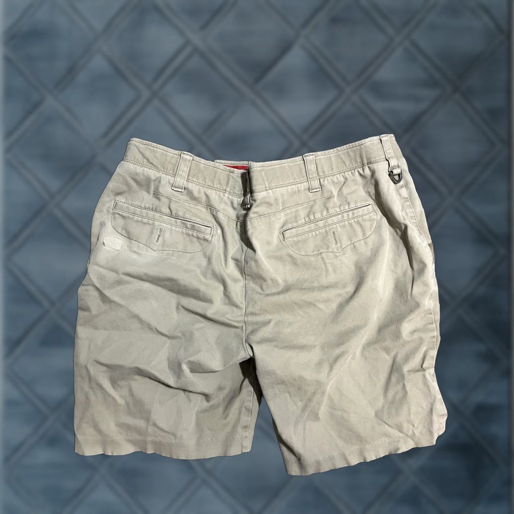 Under Armour Under Armour Golf Shorts Mens 40 Beige Waist Casual Chino Flat Front Outdoor Golf Shirts Mens 40 Beige Size US 40 / EU 56 - 1 Thumbnail