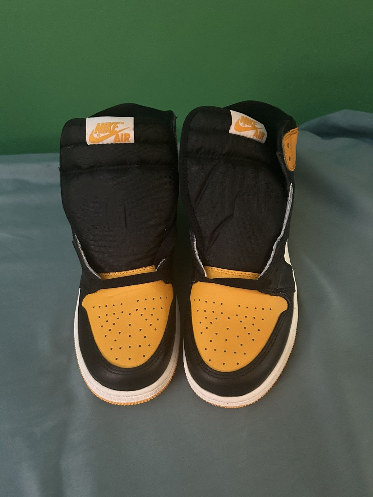 Jordan Brand Nike Air Jordan 1 High Taxi 2022 Size US 6 / EU 39 - 7 Thumbnail