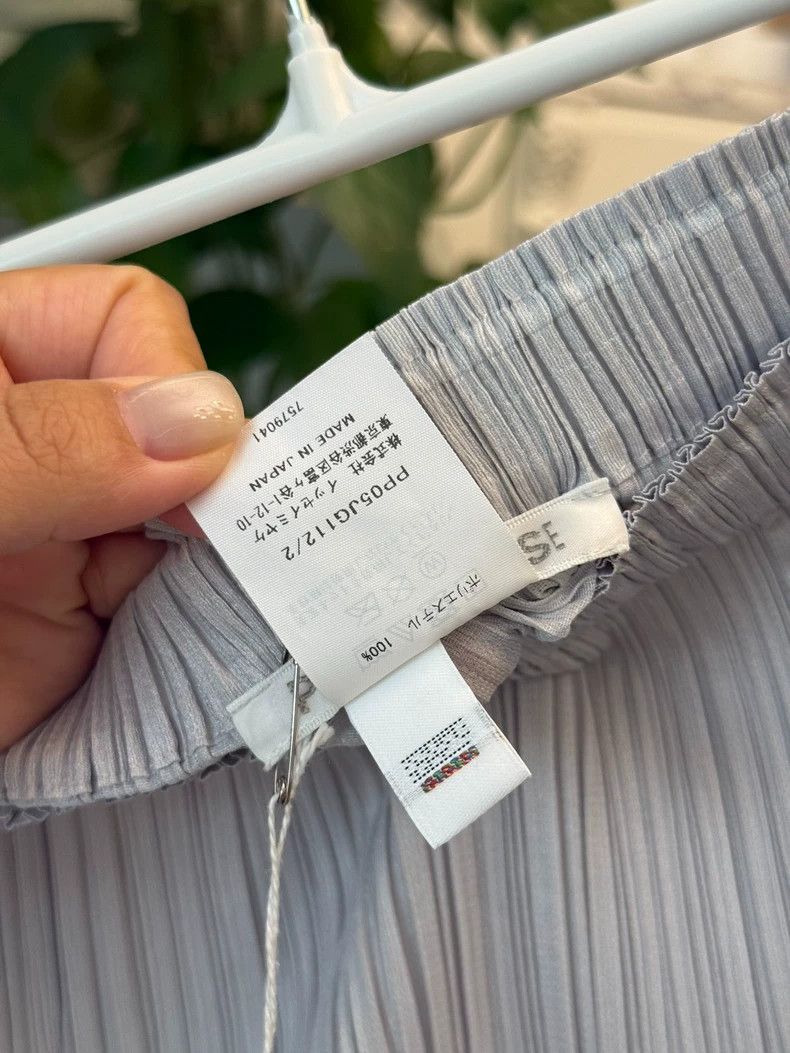 Issey Miyake Issey Miyake size:2 Light grey pleated skirt Size 42" / US 20 - 4 Thumbnail