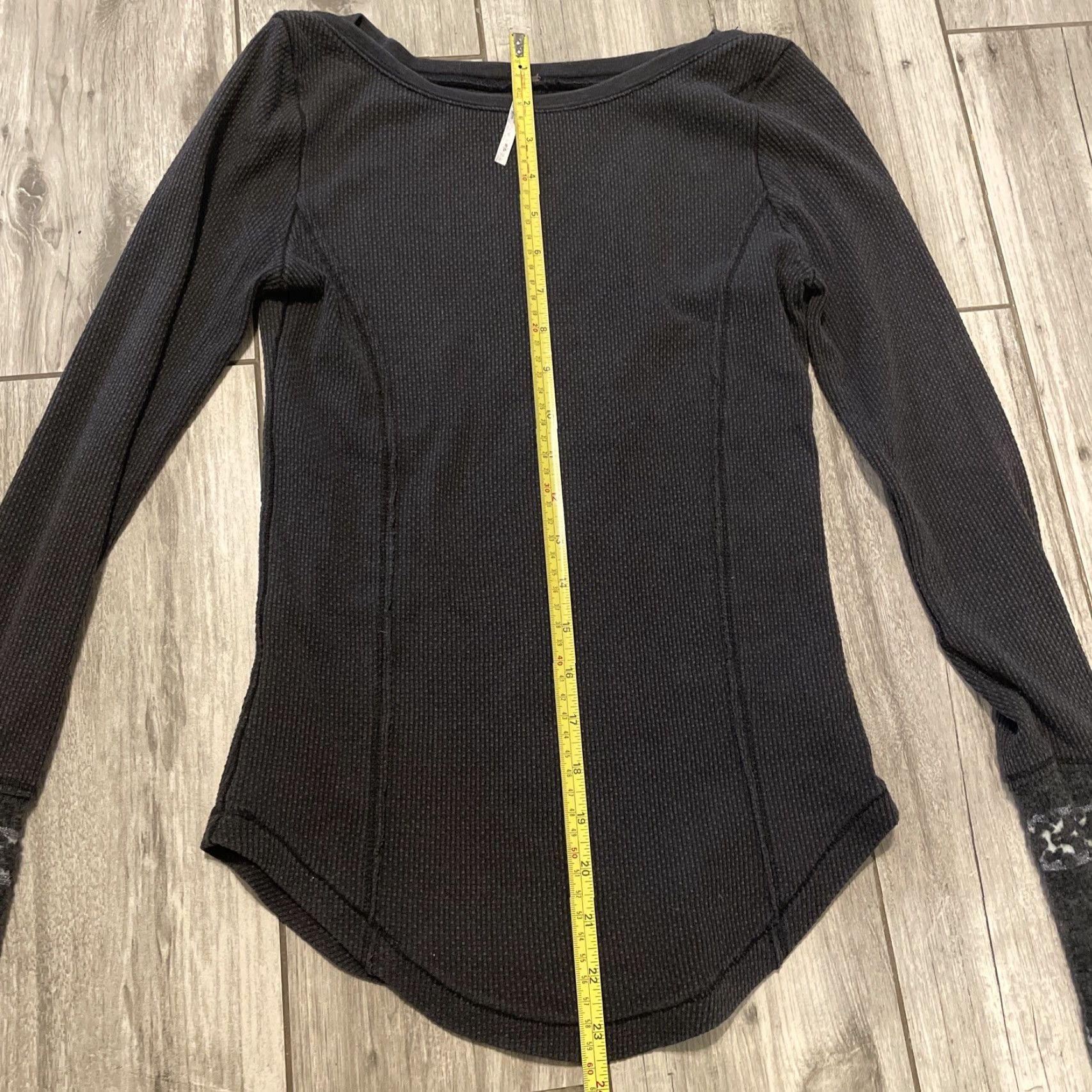 Free People Free People Thermal Waffle Weave Top Black Knit Contrast Cuffs Women S T-Shirt Short Description: Pre-owned Boho Ladies Size S Size S / US 4 / IT 40 - 4 Thumbnail