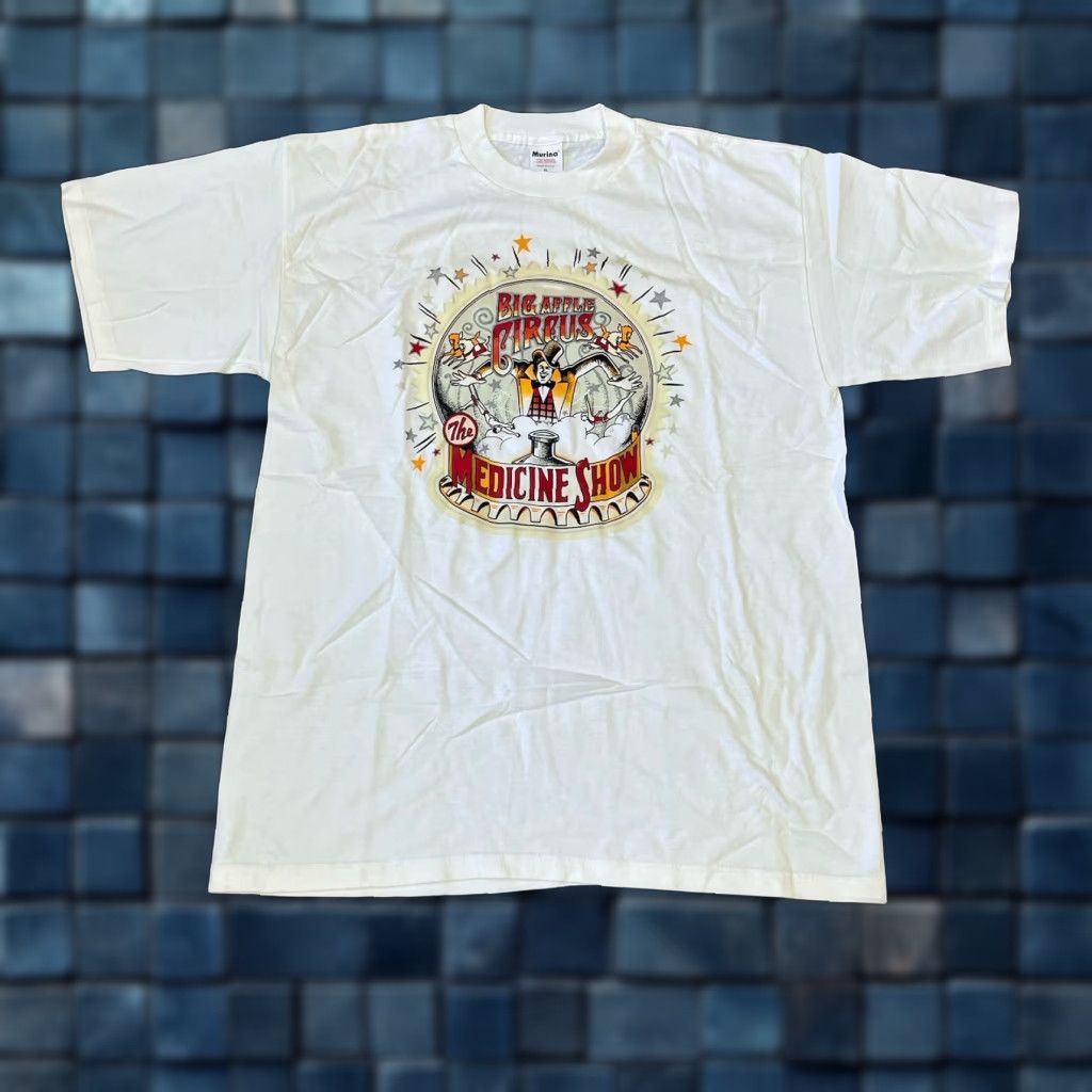 Apple VINTAGE Murina The Big Apple Circus The Medicine Show T-Shirt Men XL White Cotton Logo Short Sleeve Crew Neck 90s USA Limited Edition Furniture? Size US XL / EU 56 / 4 - 1 Thumbnail