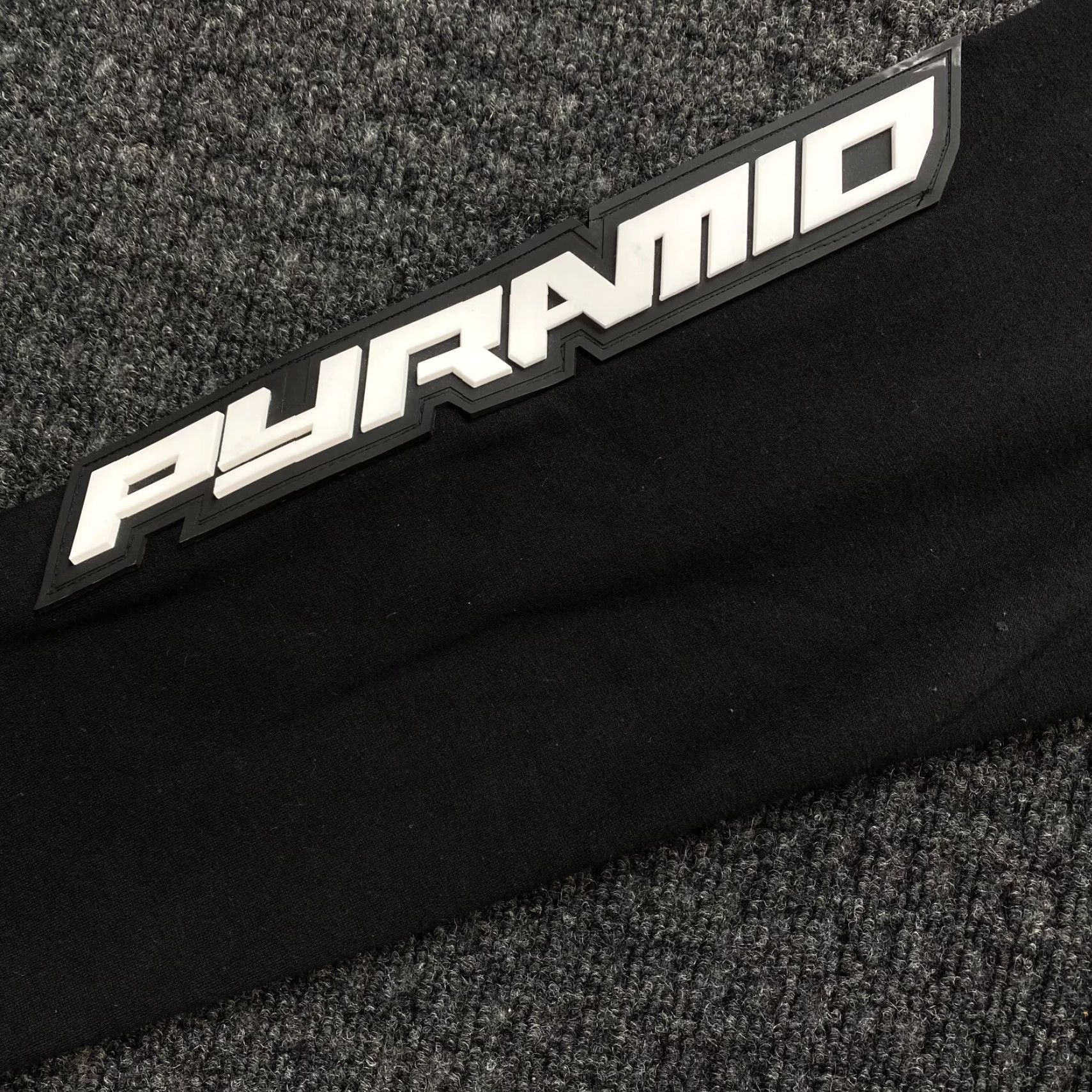 Black Pyramid Black Pyramid Sweatshirt Crewneck L Men Black Anime Face Silhouette Graphic Print Long Sleeve Cotton Fleece Pullover Size US L / EU 52-54 / 3 - 3 Thumbnail