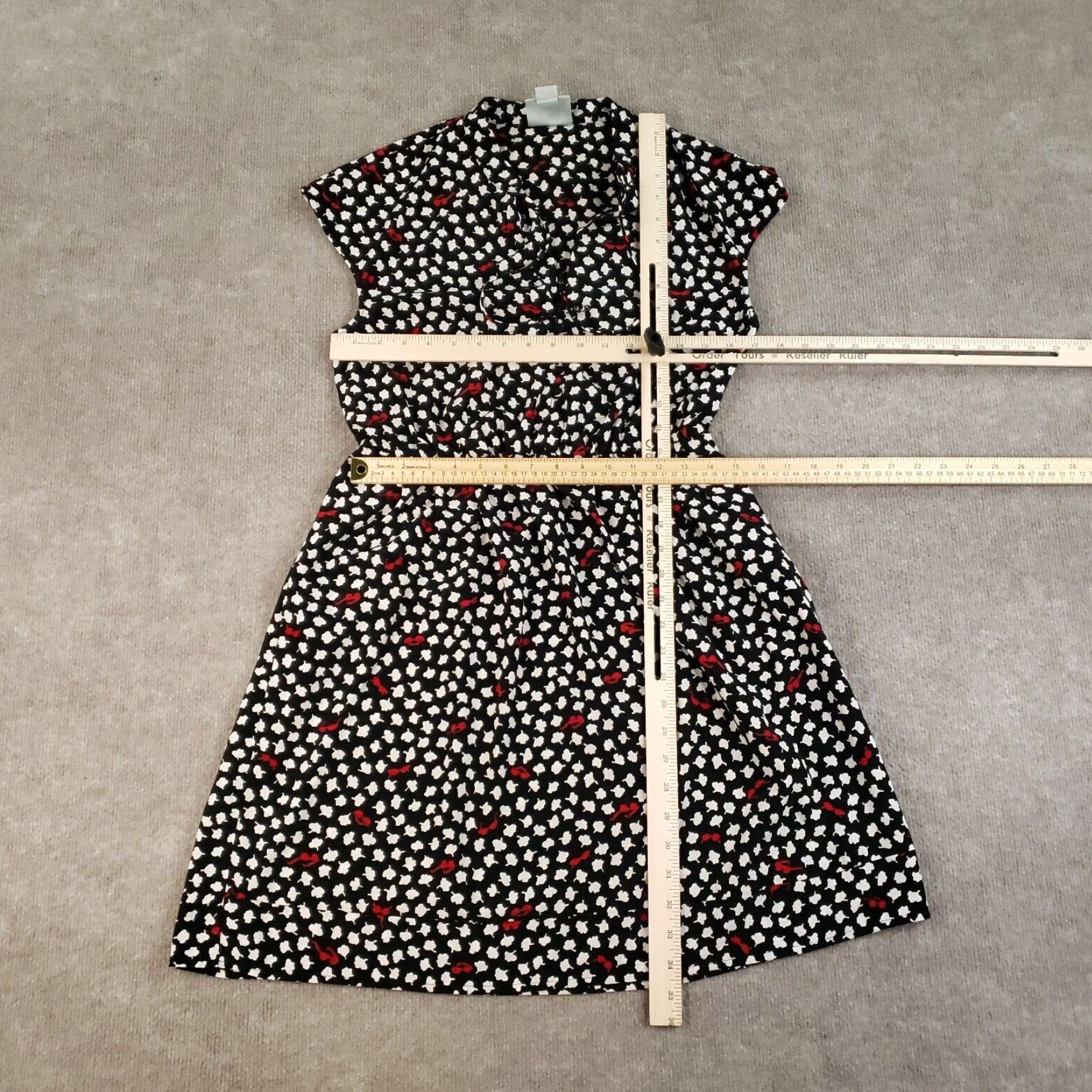 Vintage Maeve Dress Womens Small Short Sleeve Black Red White Floral Mini V-Neck Pullover Size 28" / US 6 / IT 42 - 2 Thumbnail