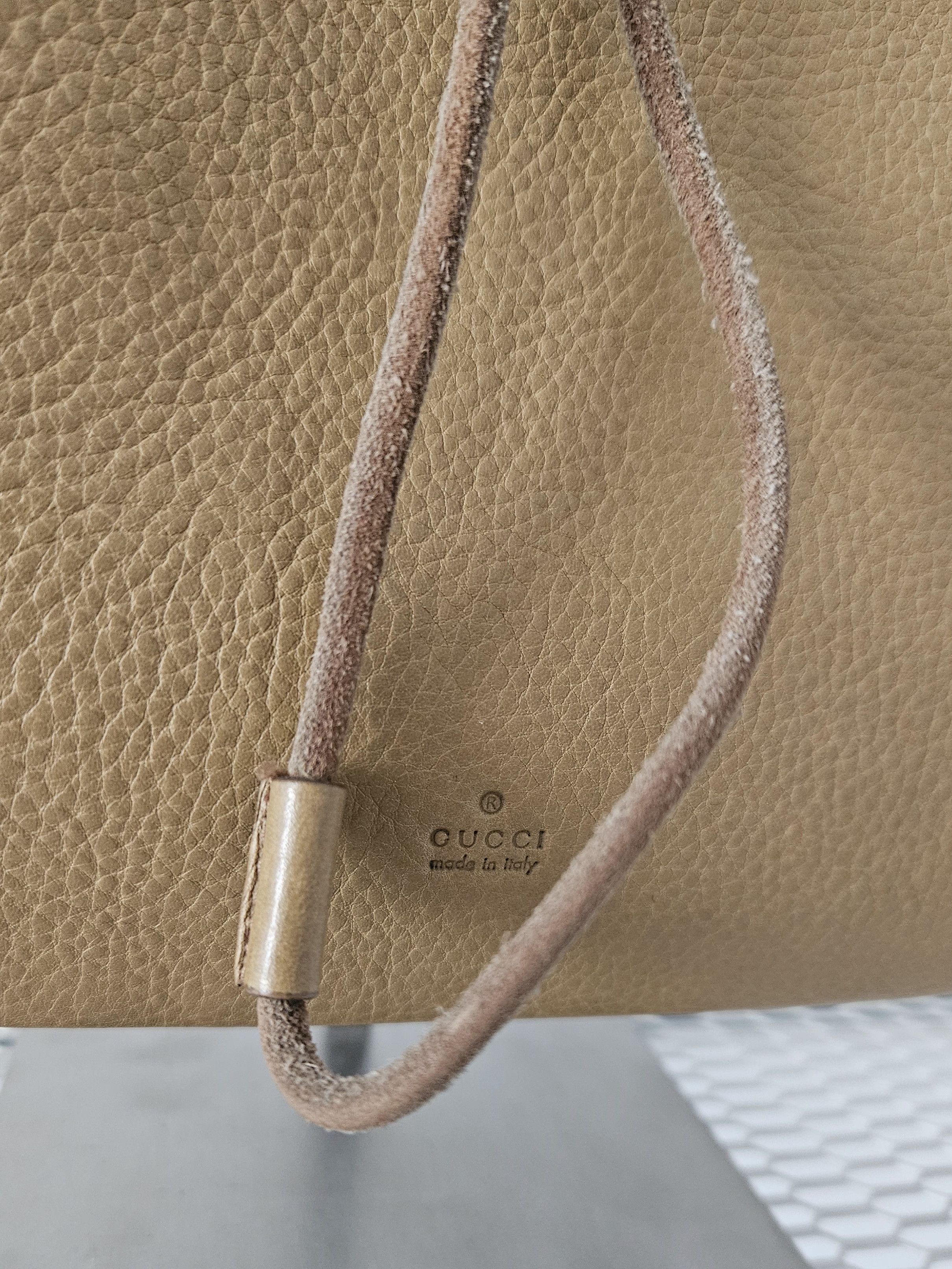 Gucci Vintage y2k gucci leather drawstring handbag Size ONE SIZE - 5 Thumbnail