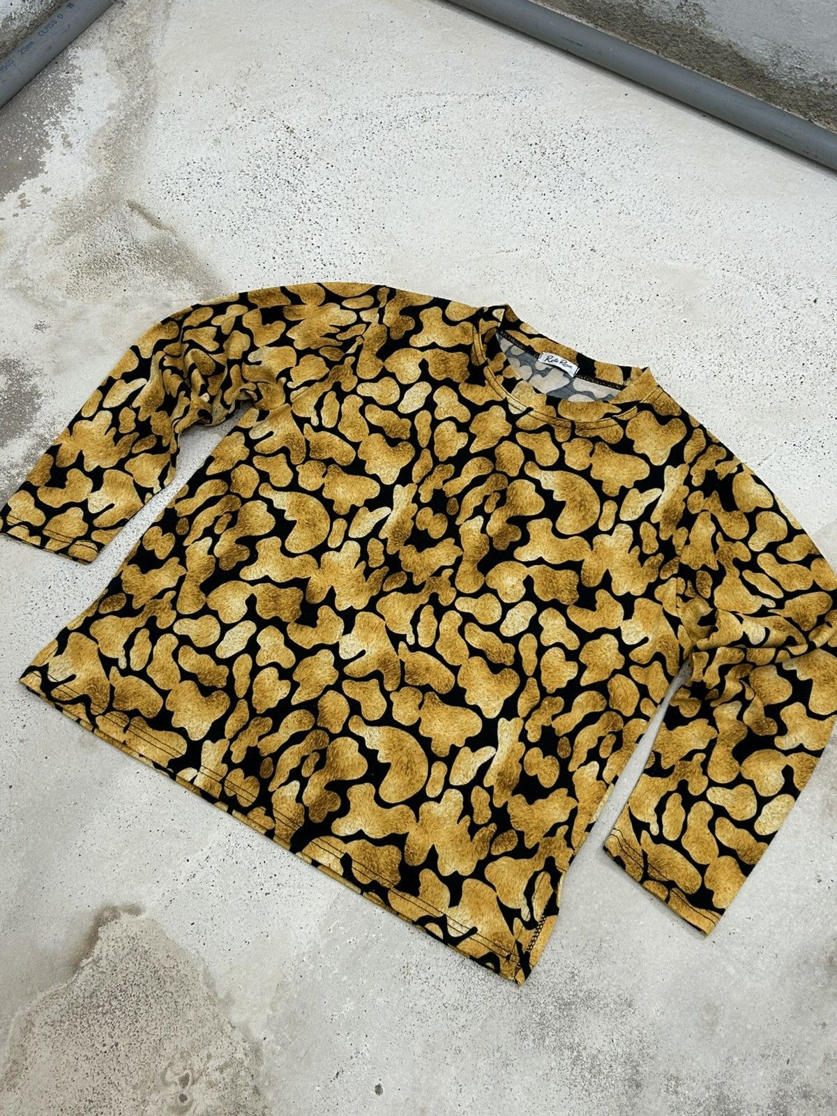 Designer × Japanese Brand Crop Top Bold Abstract Print L/Sleeve –Golden Camo Aesthetic Size US S / EU 44-46 / 1 - 2 Thumbnail
