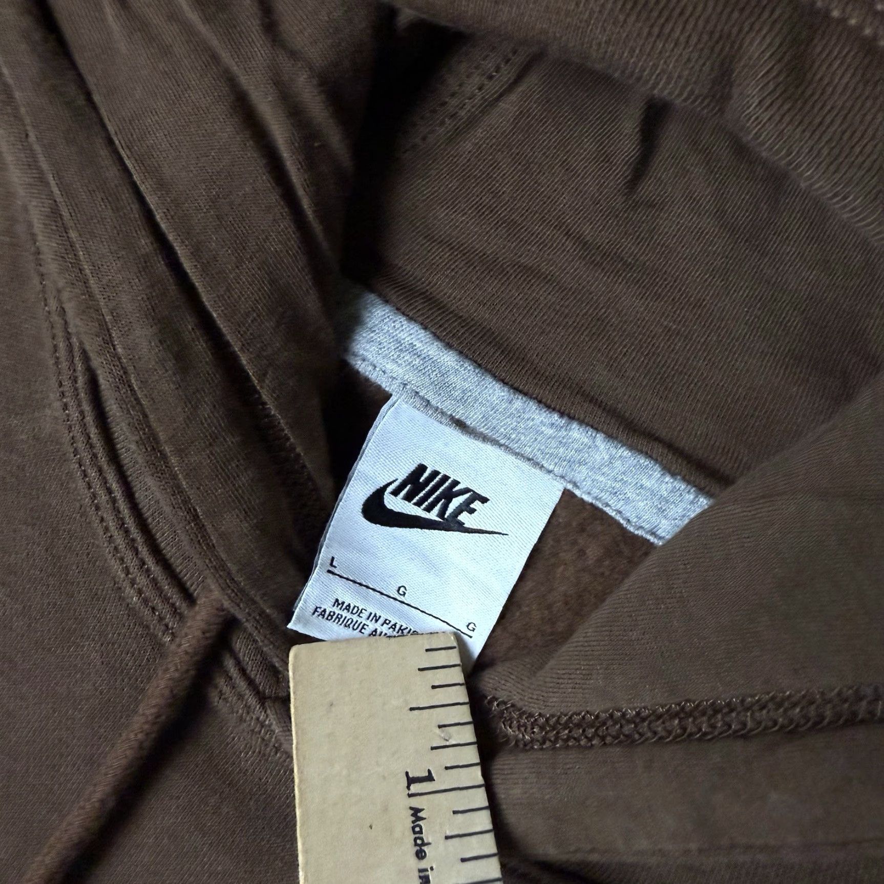 Nike VINTAGE Nike Sweatshirt Mens Large Brown Sportswear Hoodie Pullover Swoosh Distressed L Size US L / EU 52-54 / 3 - 4 Thumbnail