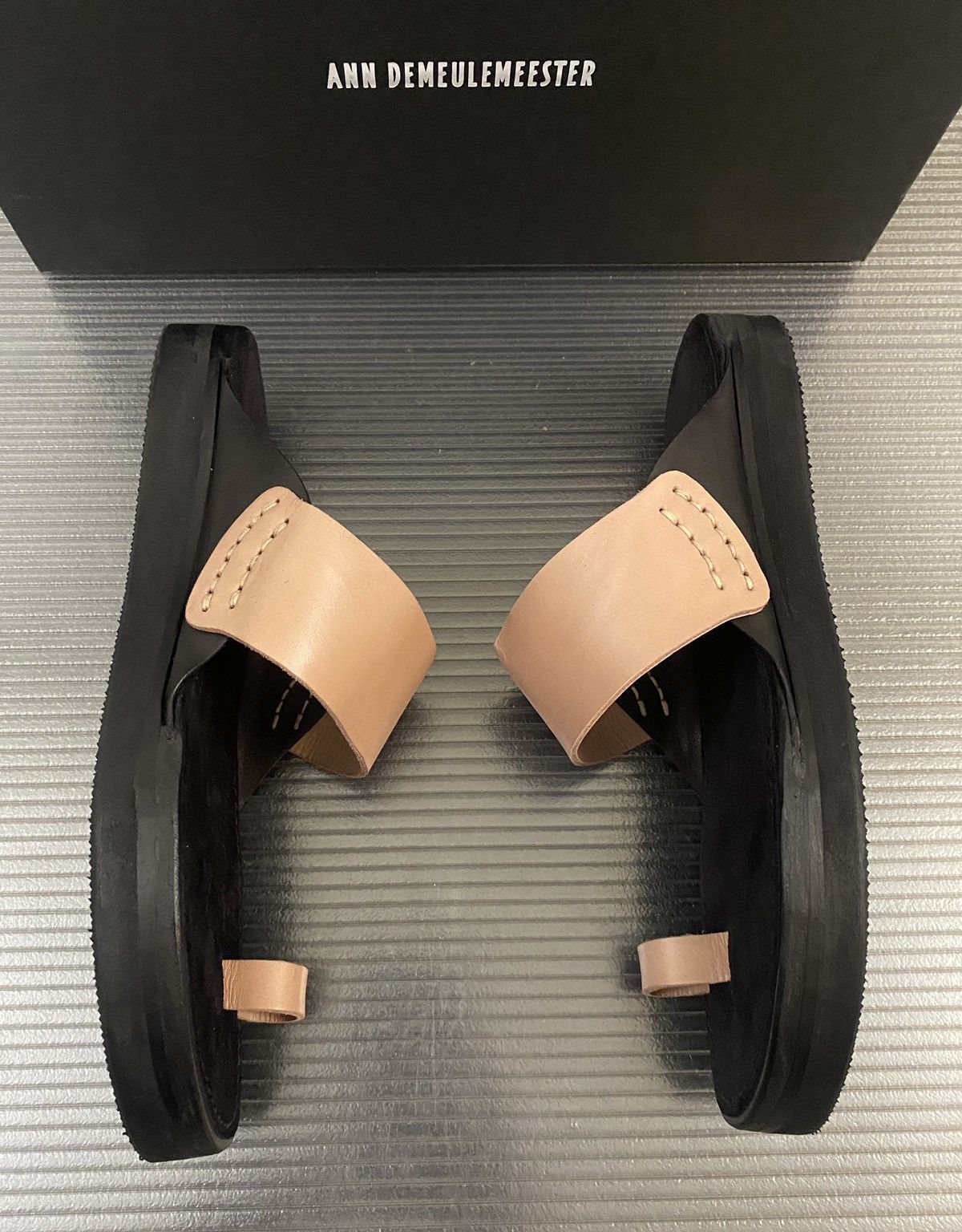 Ann Demeulemeester Ann Demeulemeester 🇮🇹 soft Rosa runway big toe Sandals 8 NIB Size US 8 / EU 41 - 5 Thumbnail