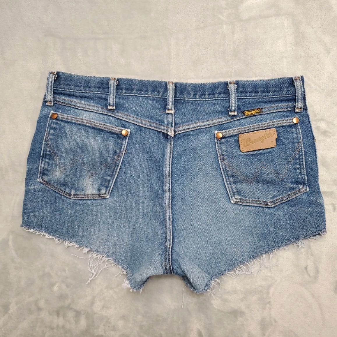 Wrangler VINTAGE Wrangler Shorts Womens 36x3 Faded Whiskered Denim Jorts Made in USA 70s Size 25" / US 0 / IT 36 - 6 Thumbnail
