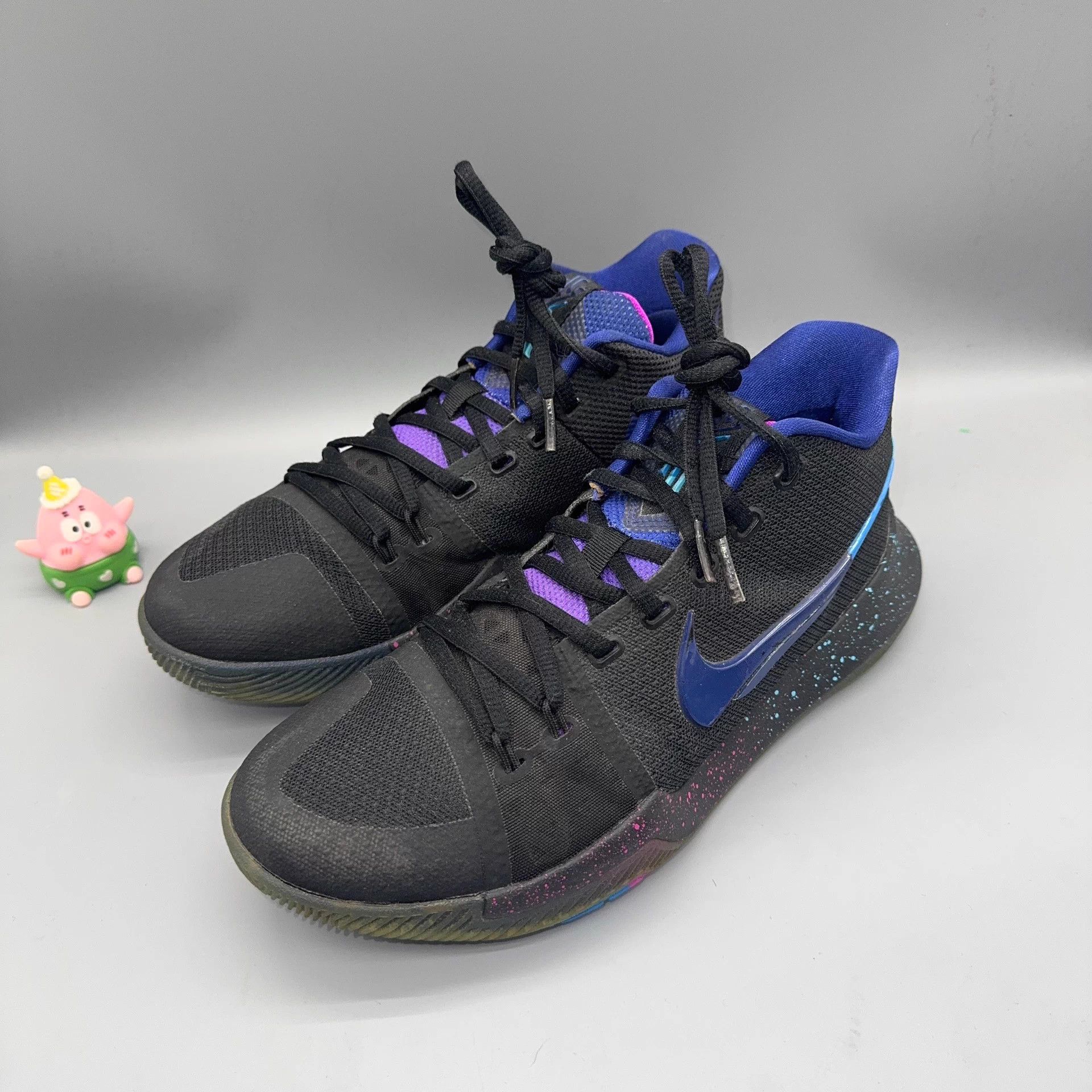 Nike Nike Kyrie 3 Broken Hook Black 40.5 Size US 9.5 / IT 39.5 - 1 Thumbnail