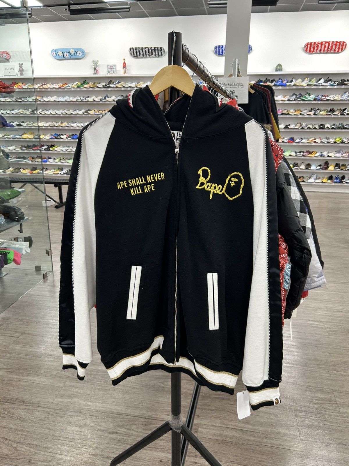 Bape Bape Souvenir Shark Hoodie Size US M / EU 48-50 / 2 - 1 Thumbnail