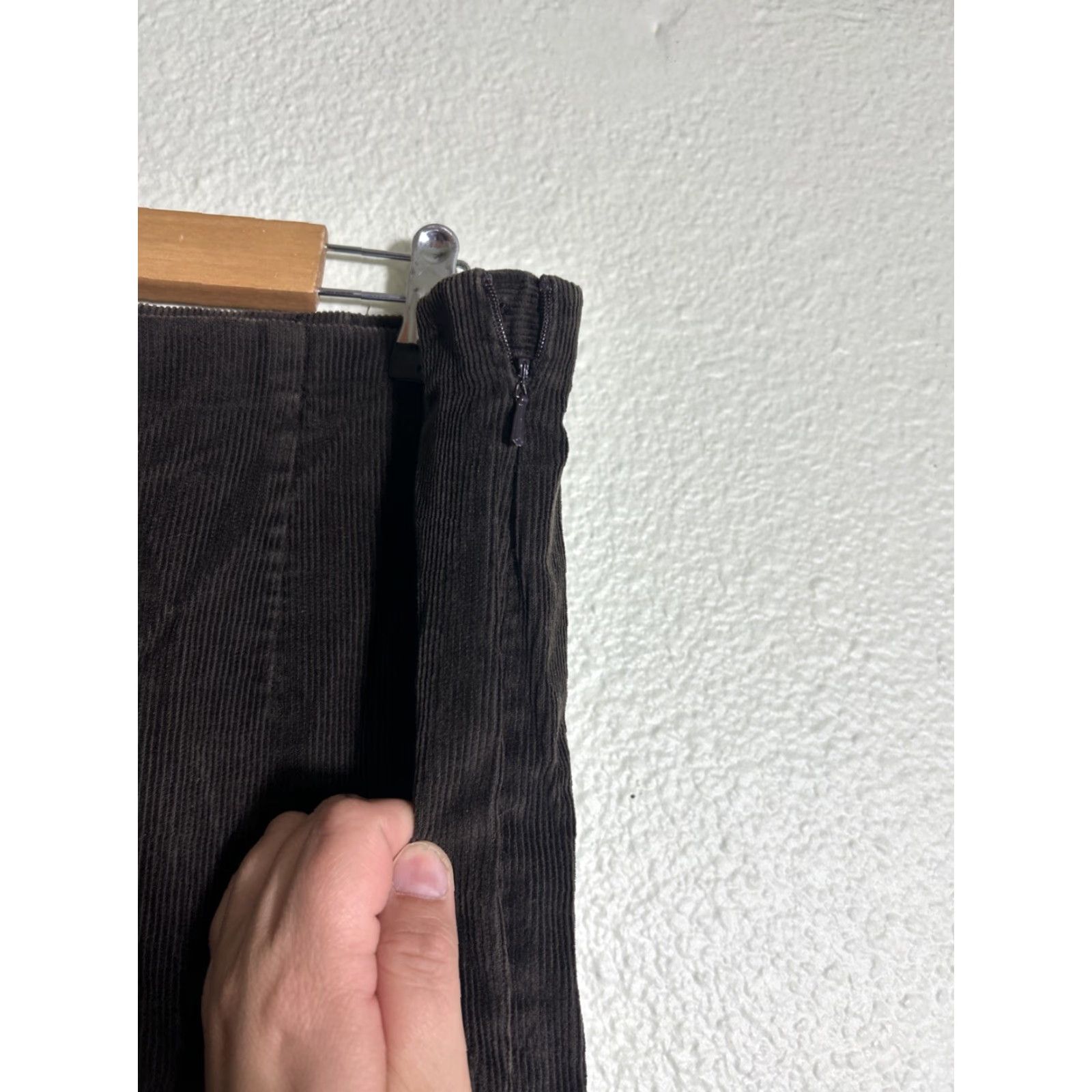 Eddie Bauer Eddie Bauer Women’s Bremerton Fit Corduroy Pants 12 Brown 34x28 Regular Straight 90s Chino Corduroy Vest? Size 34" / US 12 / IT 48 - 7 Thumbnail