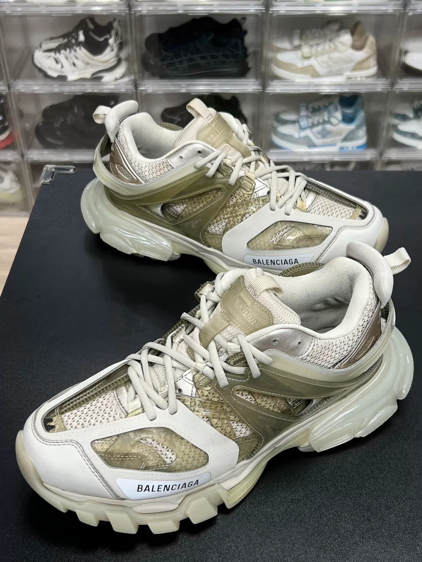 Balenciaga Balenciaga Beige Lowtop Sneakers 11 Men Size US 11 / EU 44 - 1 Thumbnail