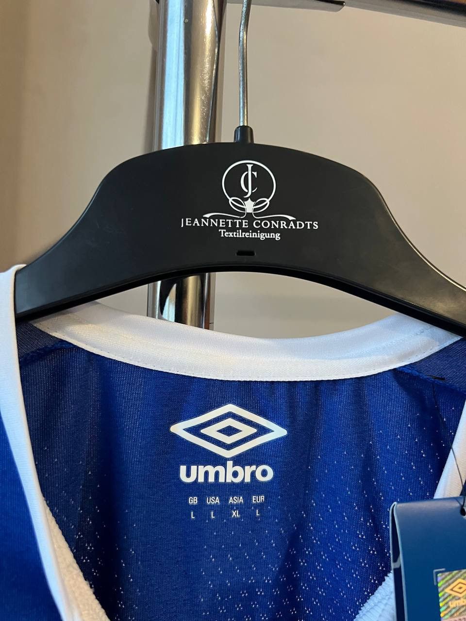 Umbro NEW 2016/17 EVERTON HOME SOCCER JERSEY FOOTBALL SHIRT UMBRO Size US L / EU 52-54 / 3 - 8 Thumbnail