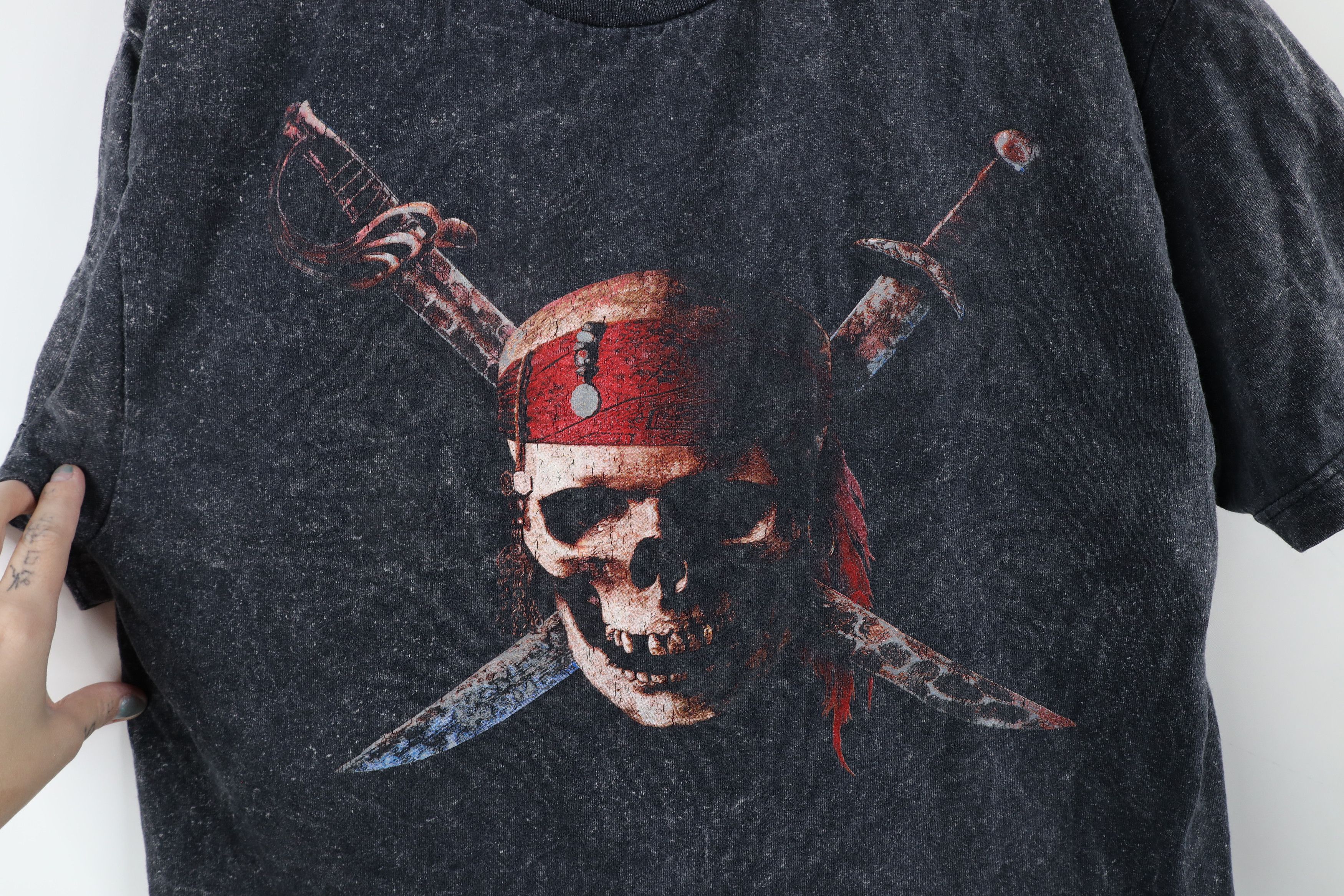 Disney × Vintage Vintage 2003 Disney Pirates of the Caribbean Curse T-Shirt Size US M / EU 48-50 / 2 - 4 Thumbnail
