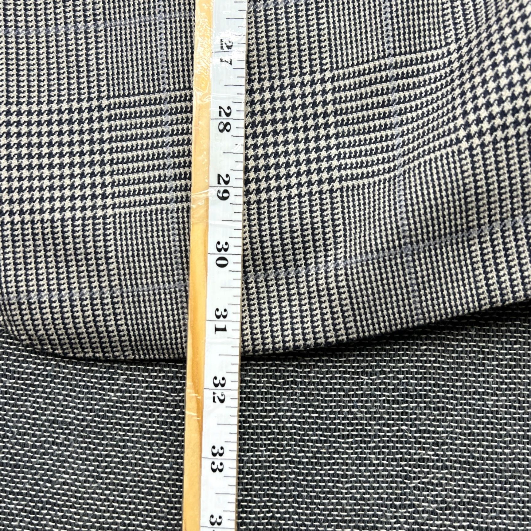 Corneliani Corneliani Blazer Jacket Mens 43R Virgin Wool Gray Plaid Italy Regular Size 43R Blazer Mens Wool Gray Plaid Italy Size 46R - 4 Thumbnail