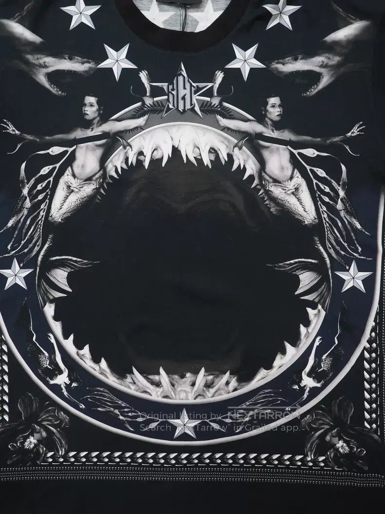Givenchy Givenchy Shark mouth short-sleeve Size US L / EU 52-54 / 3 - 5 Thumbnail