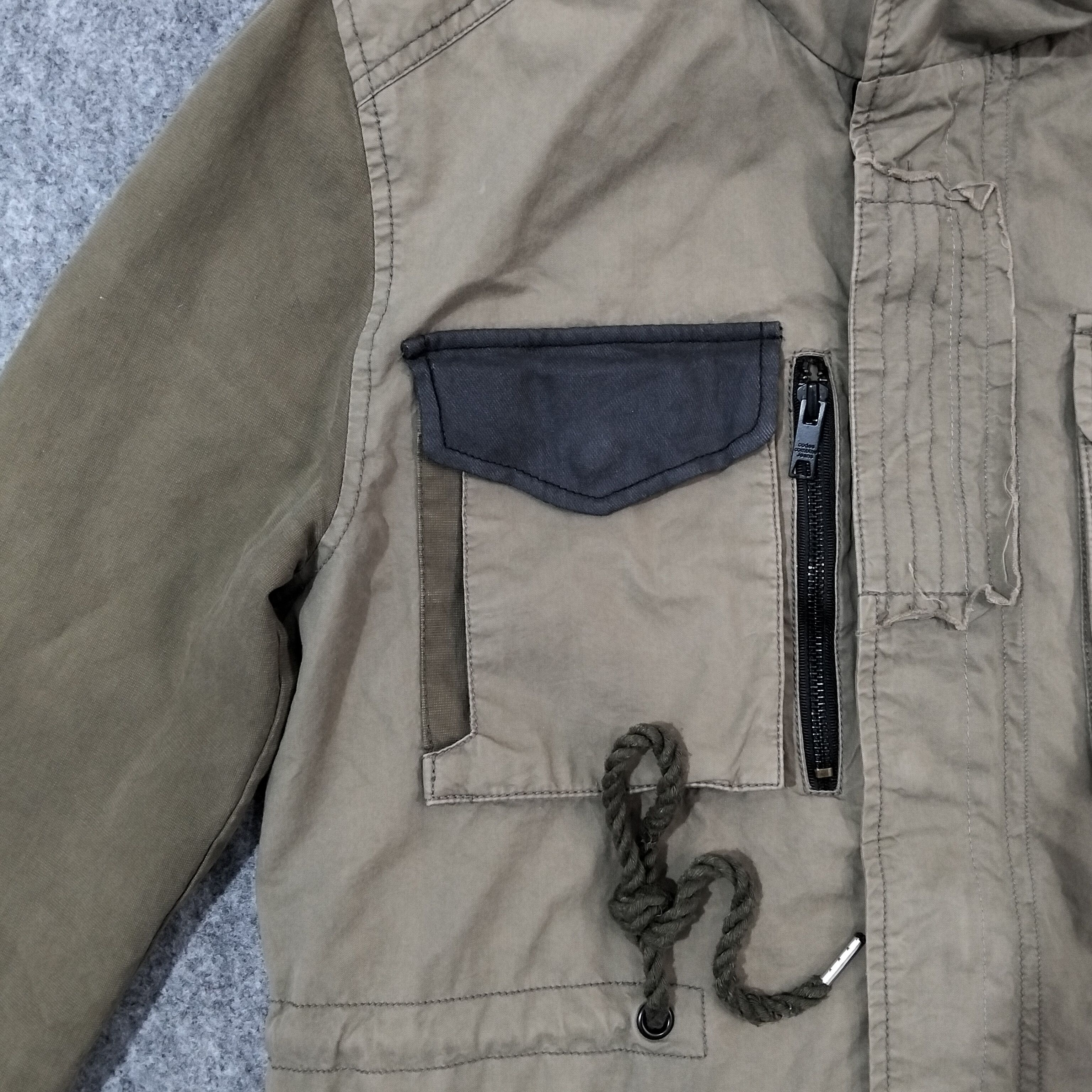 Codes Combine × Japanese Brand 🔥 Codes Combine Military Style Parka with Peace logo🔥 Size US L / EU 52-54 / 3 - 5 Thumbnail