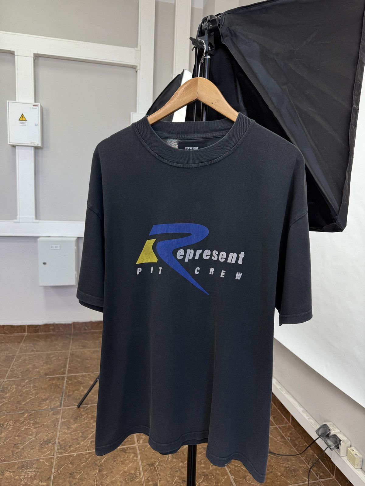 Represent Clo. Y2K Represent Pit Crew T-Shirt Rare Retro Hype Size US XL / EU 56 / 4 - 1 Thumbnail