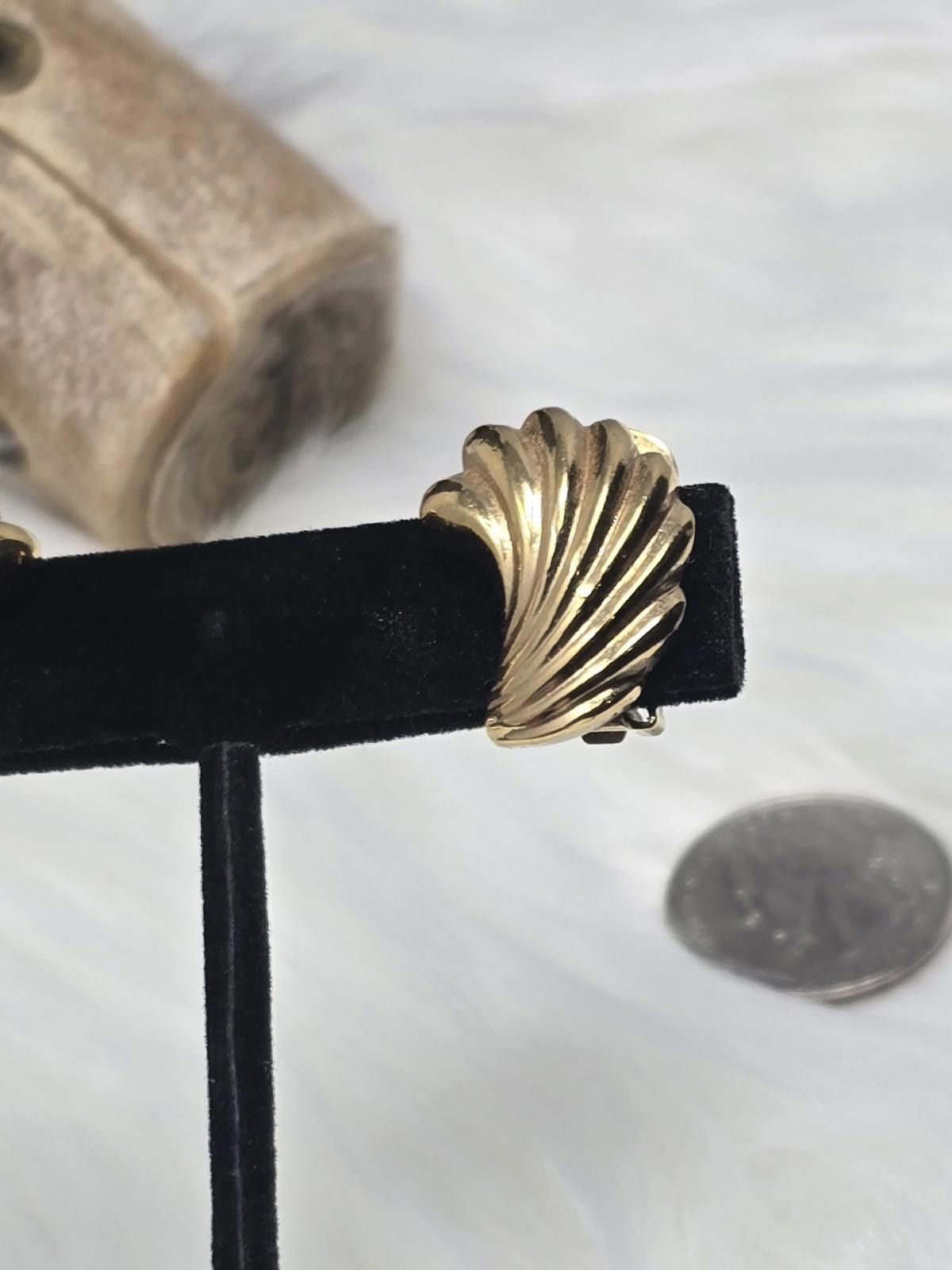 Dior Vintage Chr Dior Gold Shell Clip Earrings Size ONE SIZE - 2 Thumbnail