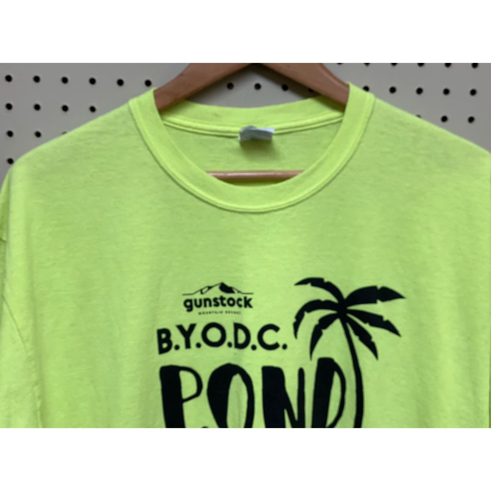 Port & Company Mens XL T-shirt Ski Gunstock Mountain Pond Skim Yellow Short Sleeve bum Size US XL / EU 56 / 4 - 2 Thumbnail