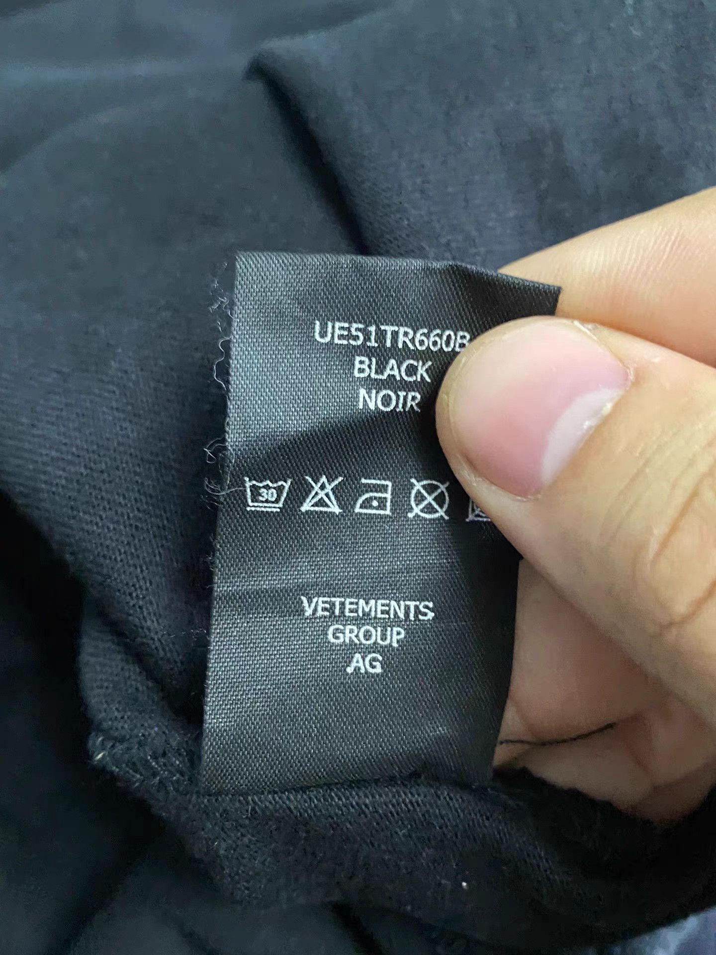 Vetements VETEMENTS Colorful Sanskrit Print Long Sleeve T-shirt Size US XS / EU 42 / 0 - 7 Thumbnail